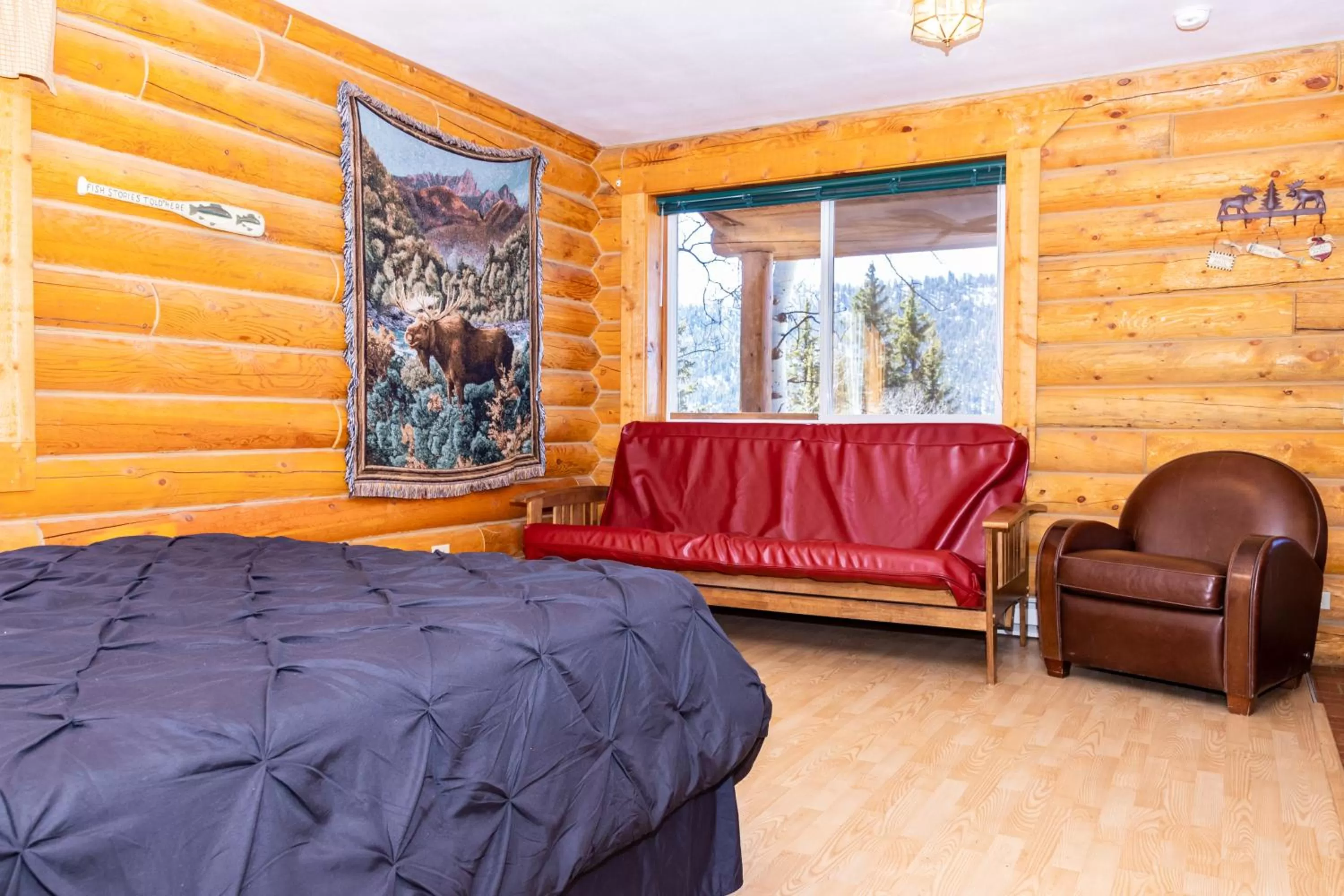 Bed in Half Moon Lake Lodge