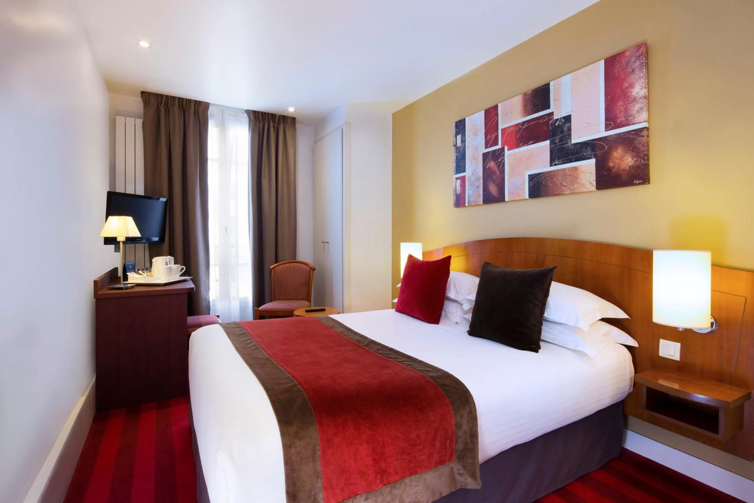 Photo of the whole room, Bed in Europe Hotel Paris Eiffel