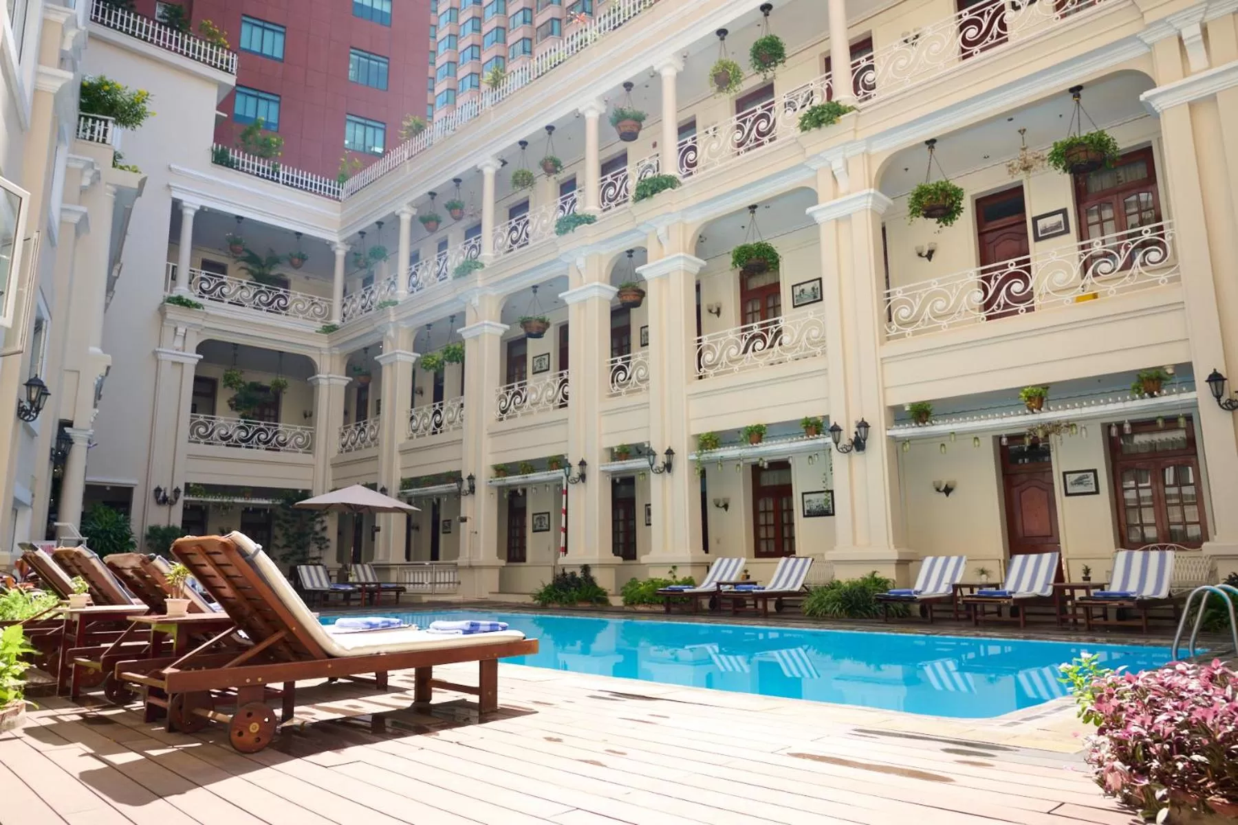 Swimming pool in Hotel Grand Saigon