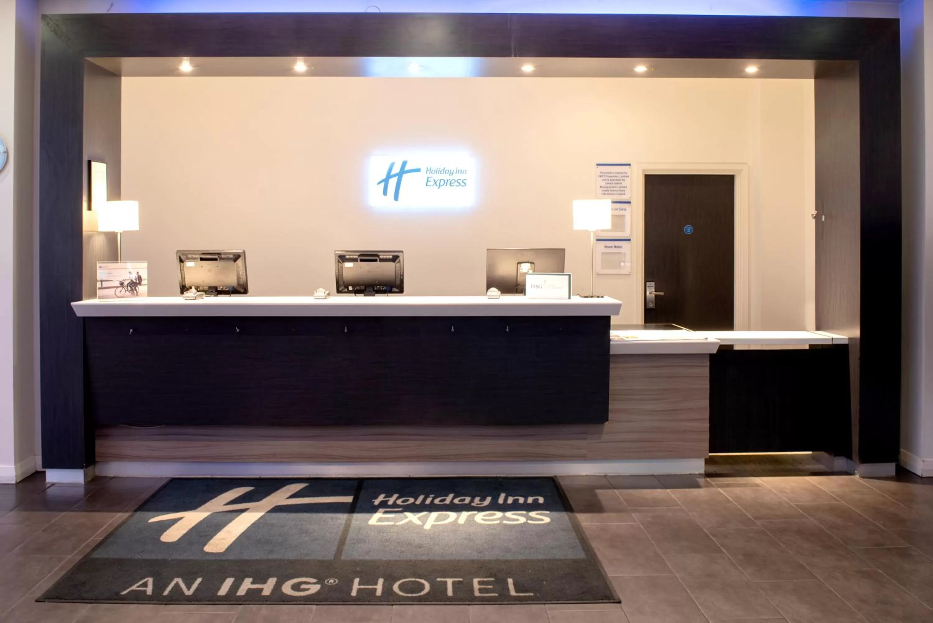 Lobby or reception in Holiday Inn Express Manchester City Centre Arena by IHG