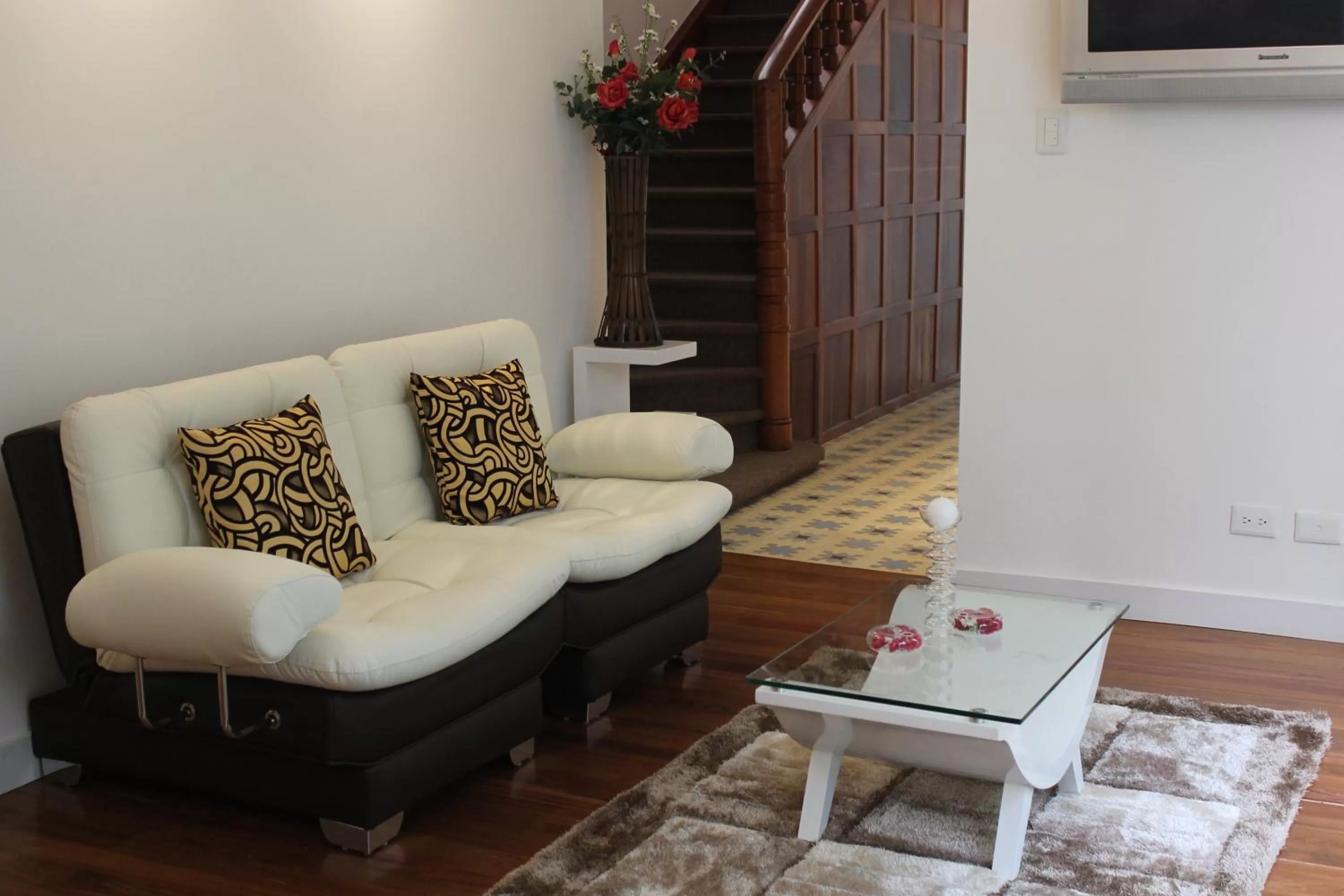 Communal lounge/ TV room in Casa Hotel Boyaca Real