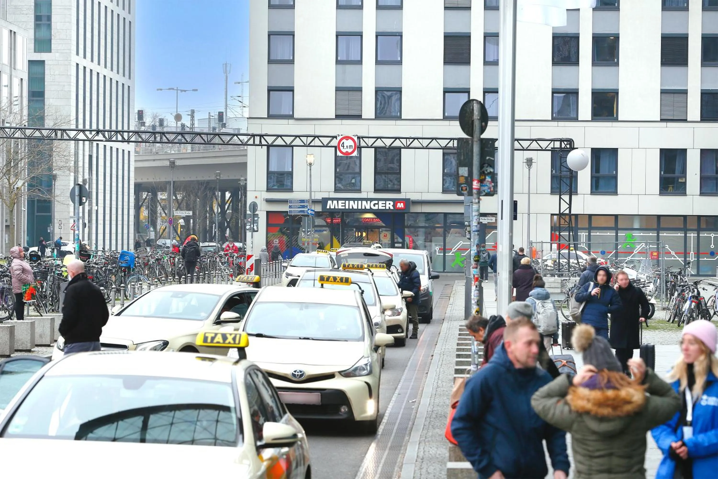 Property building in MEININGER Hotel Berlin Hauptbahnhof