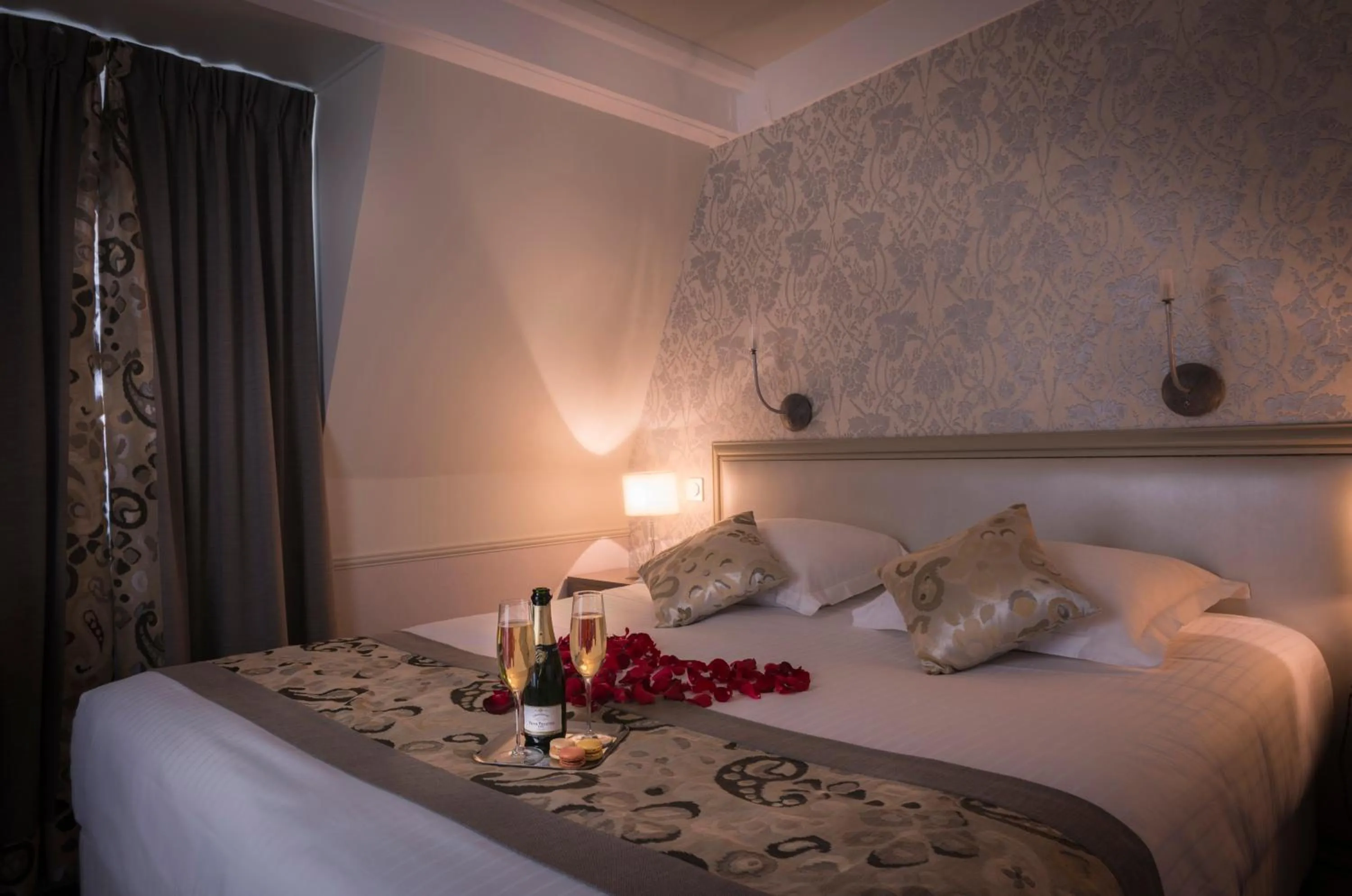 Superior Double Room in Hotel Monceau Wagram