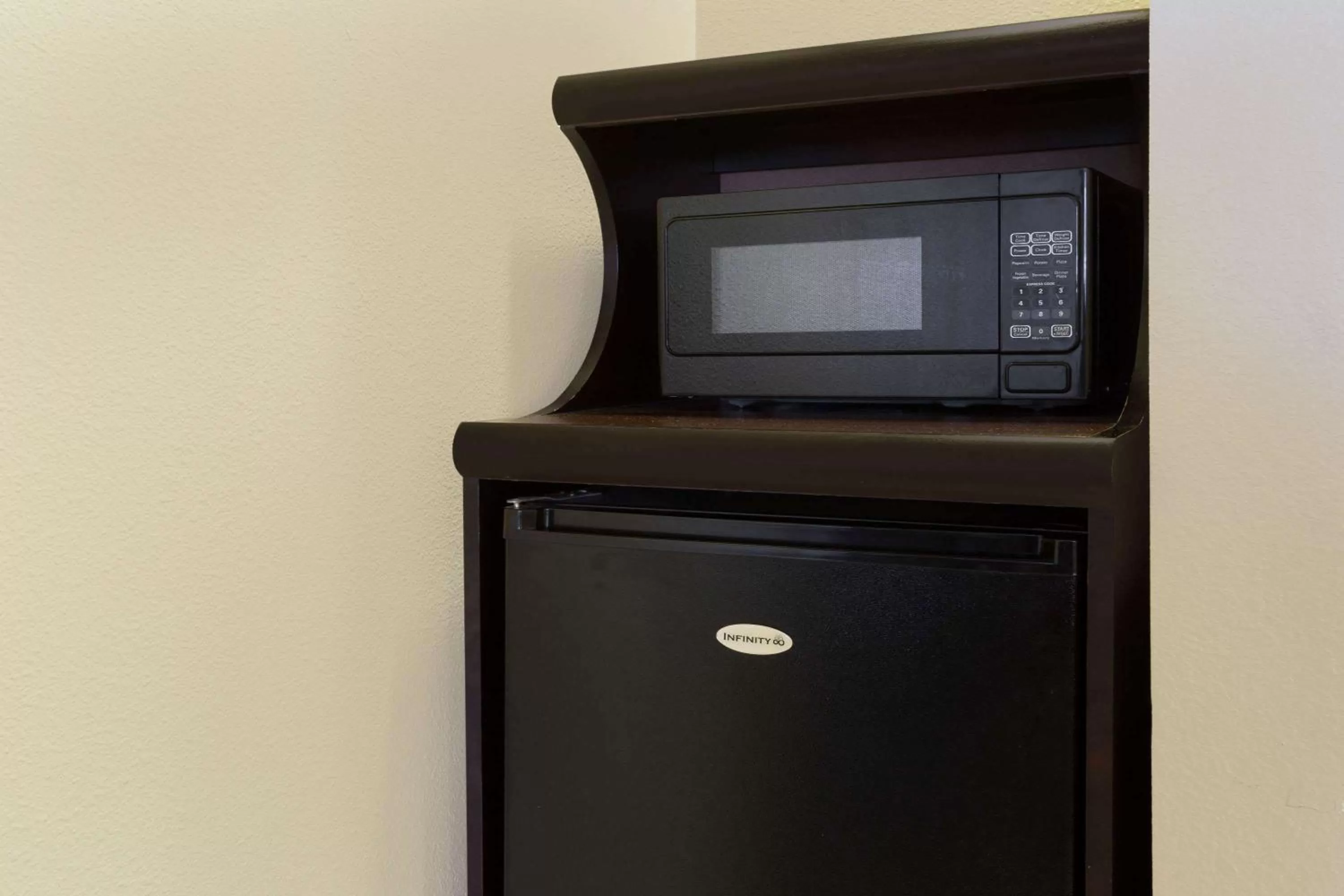 Photo of the whole room in Super 8 by Wyndham Fortuna