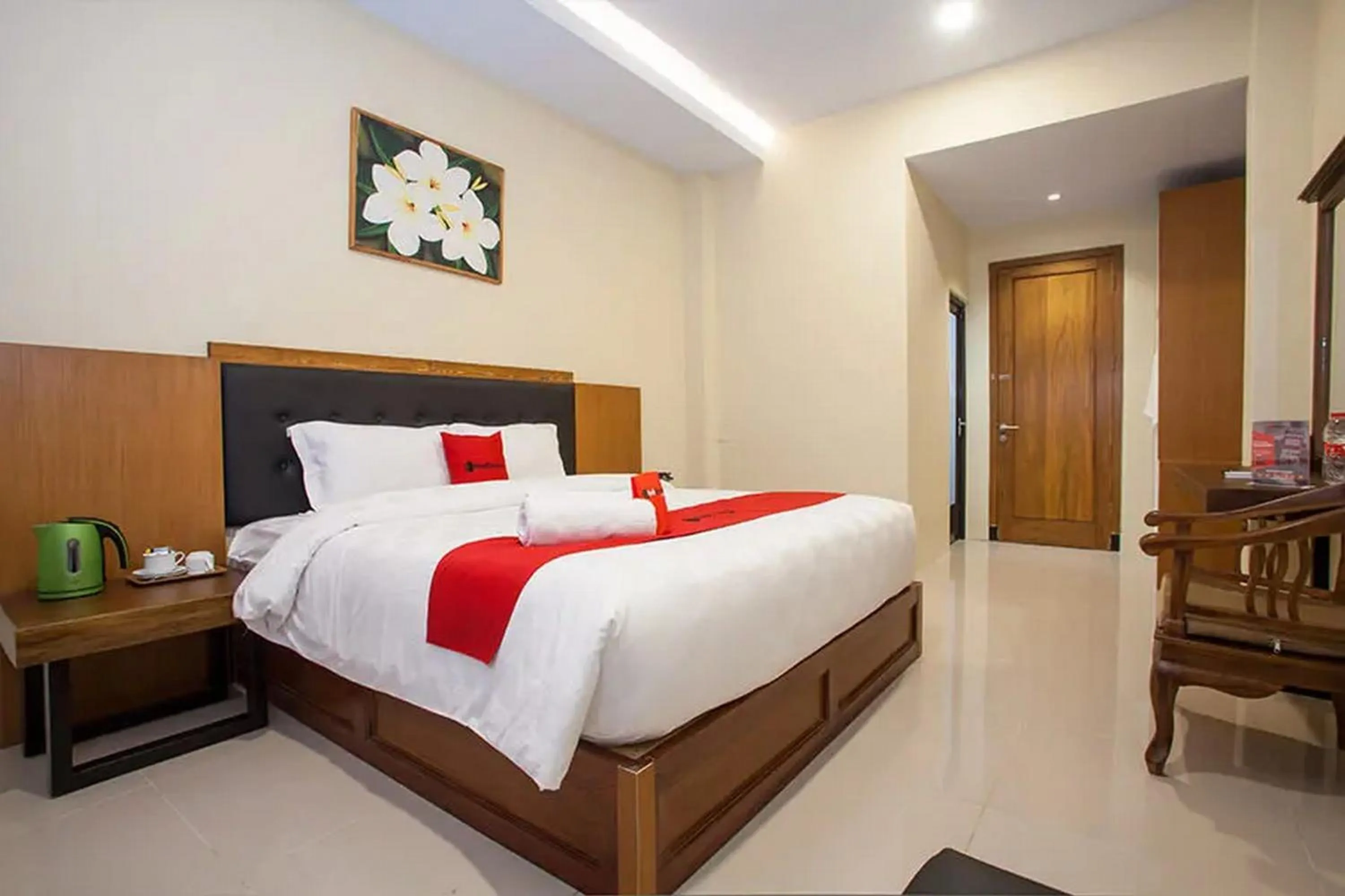 Bed in RedDoorz Premium @ Jalan Cengkeh Malang