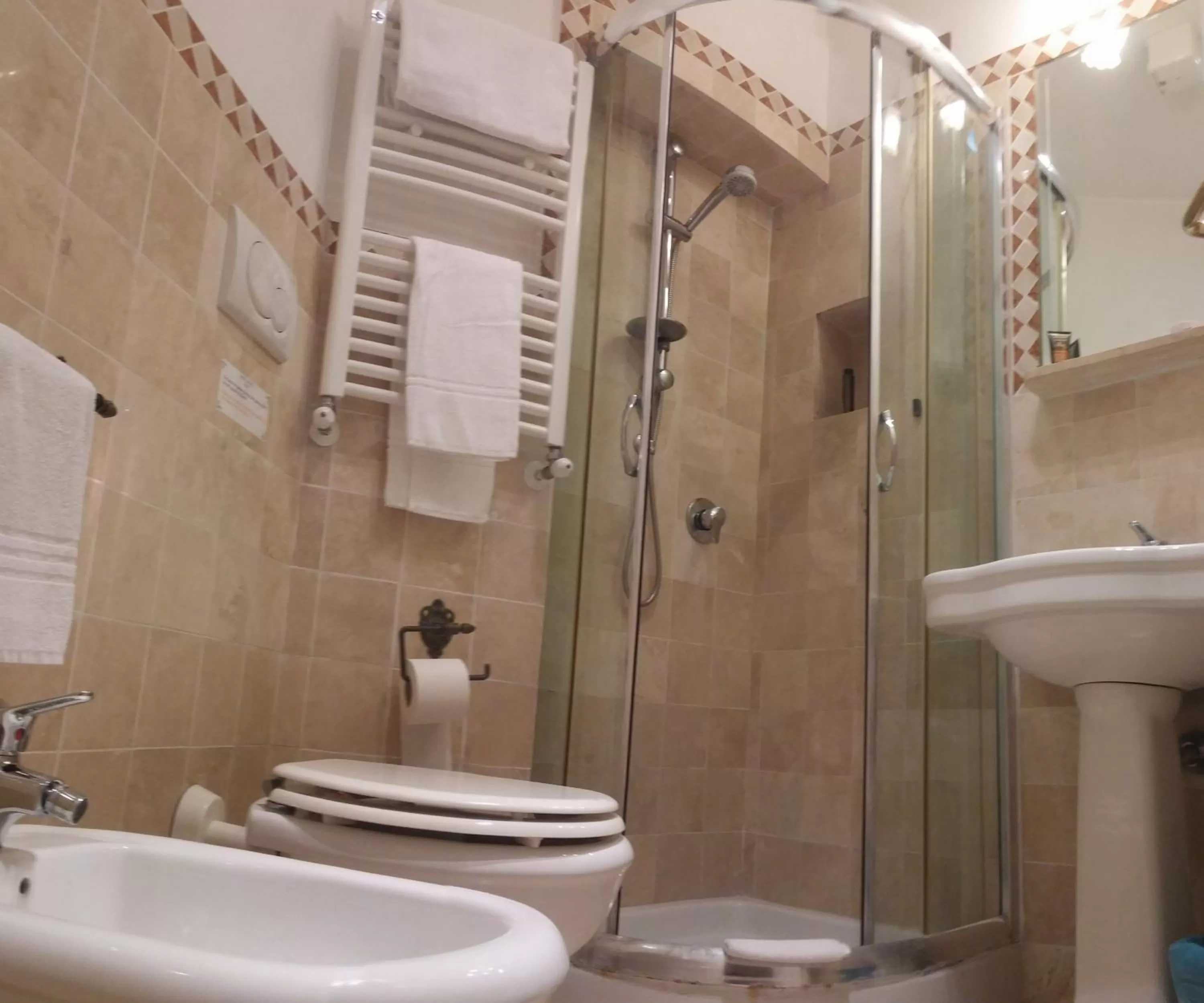 Shower in Hotel Prati