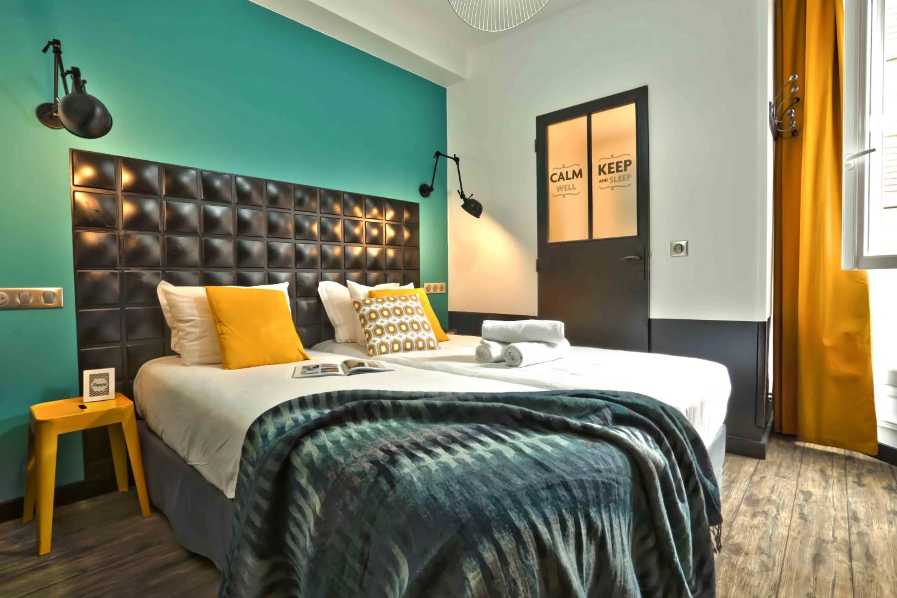 Bed in Arty Paris Porte de Versailles by River