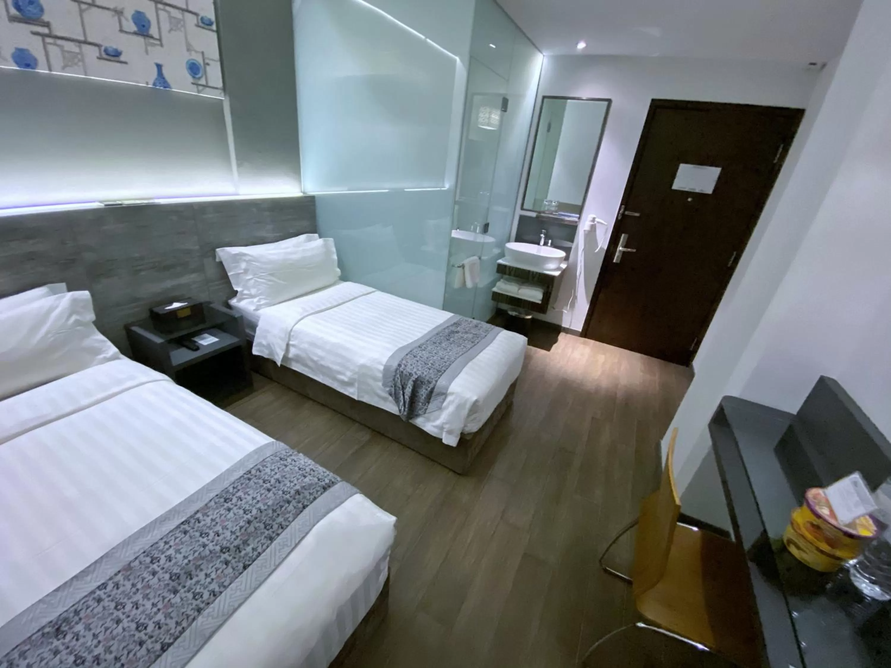 Photo of the whole room, Bed in Bliss Hotel Singapore