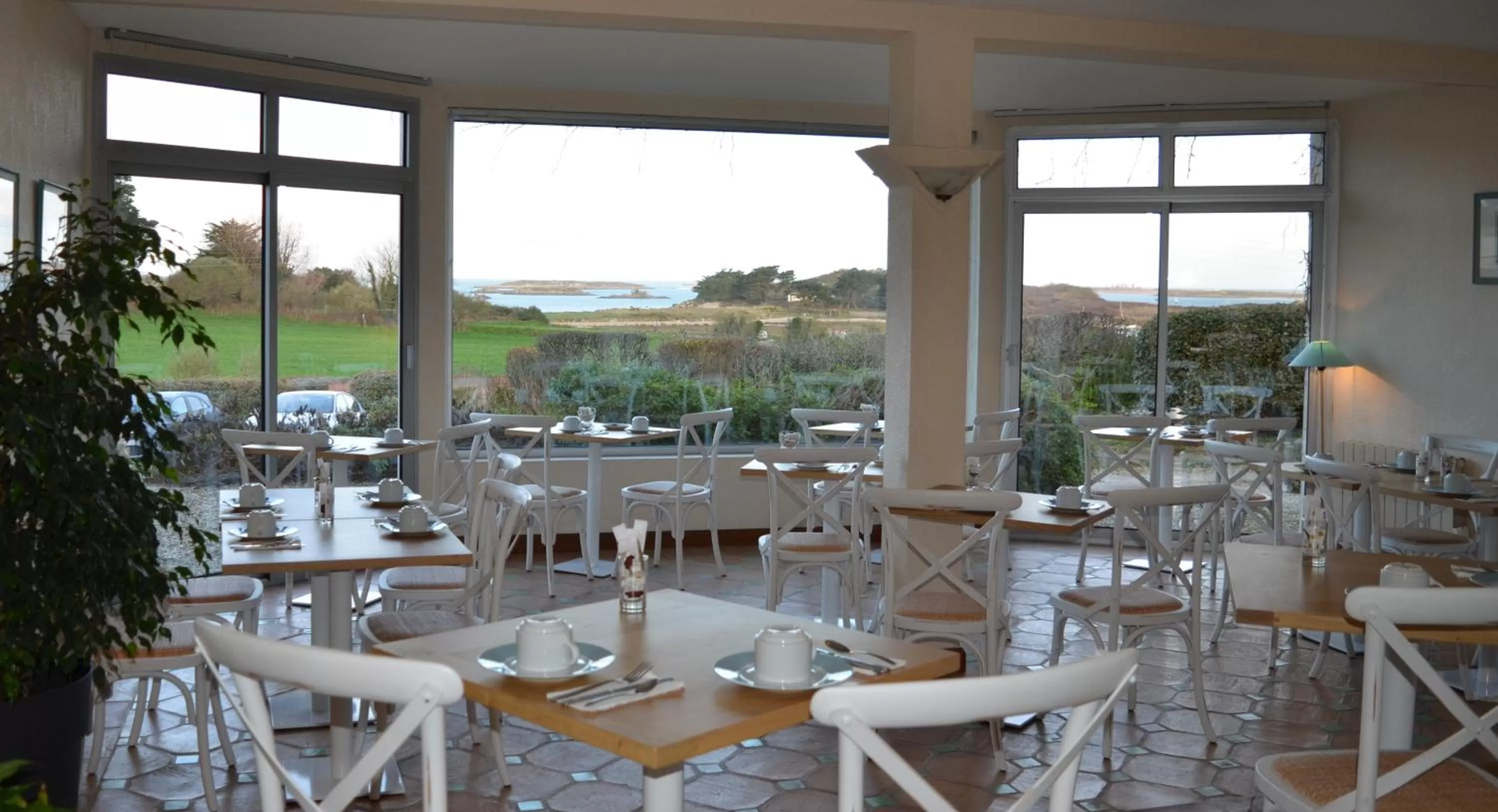 Restaurant/Places to Eat in Hotel Le Toeno