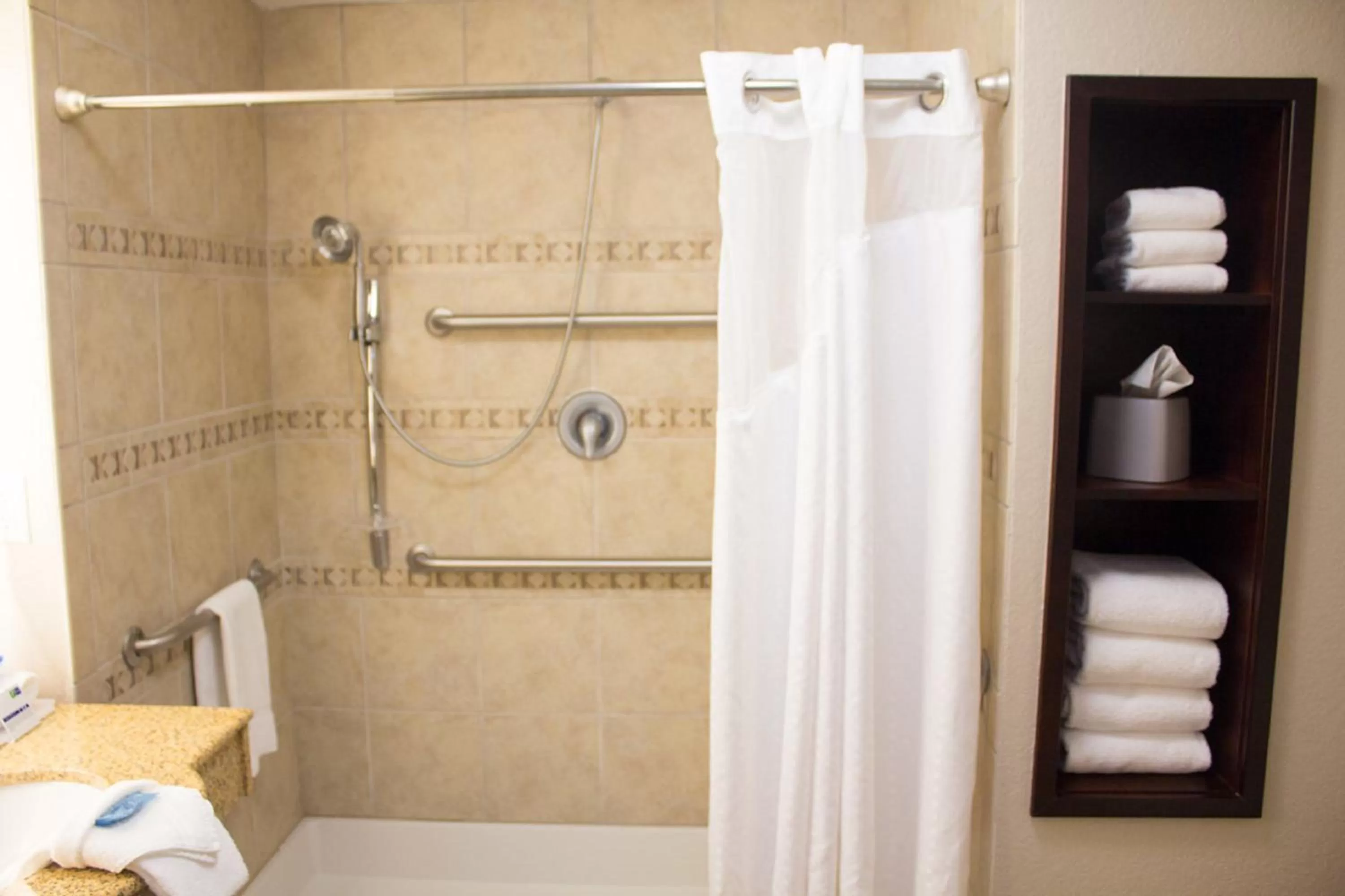 Photo of the whole room in Holiday Inn Express West Jefferson by IHG