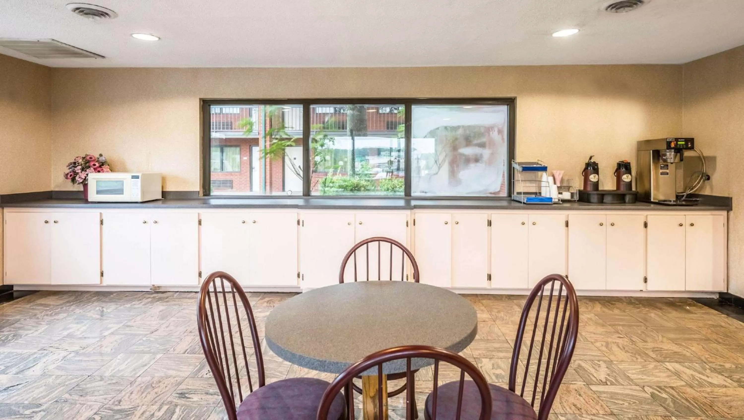 Lobby or reception in Studios and Suites 4 Less Emporia