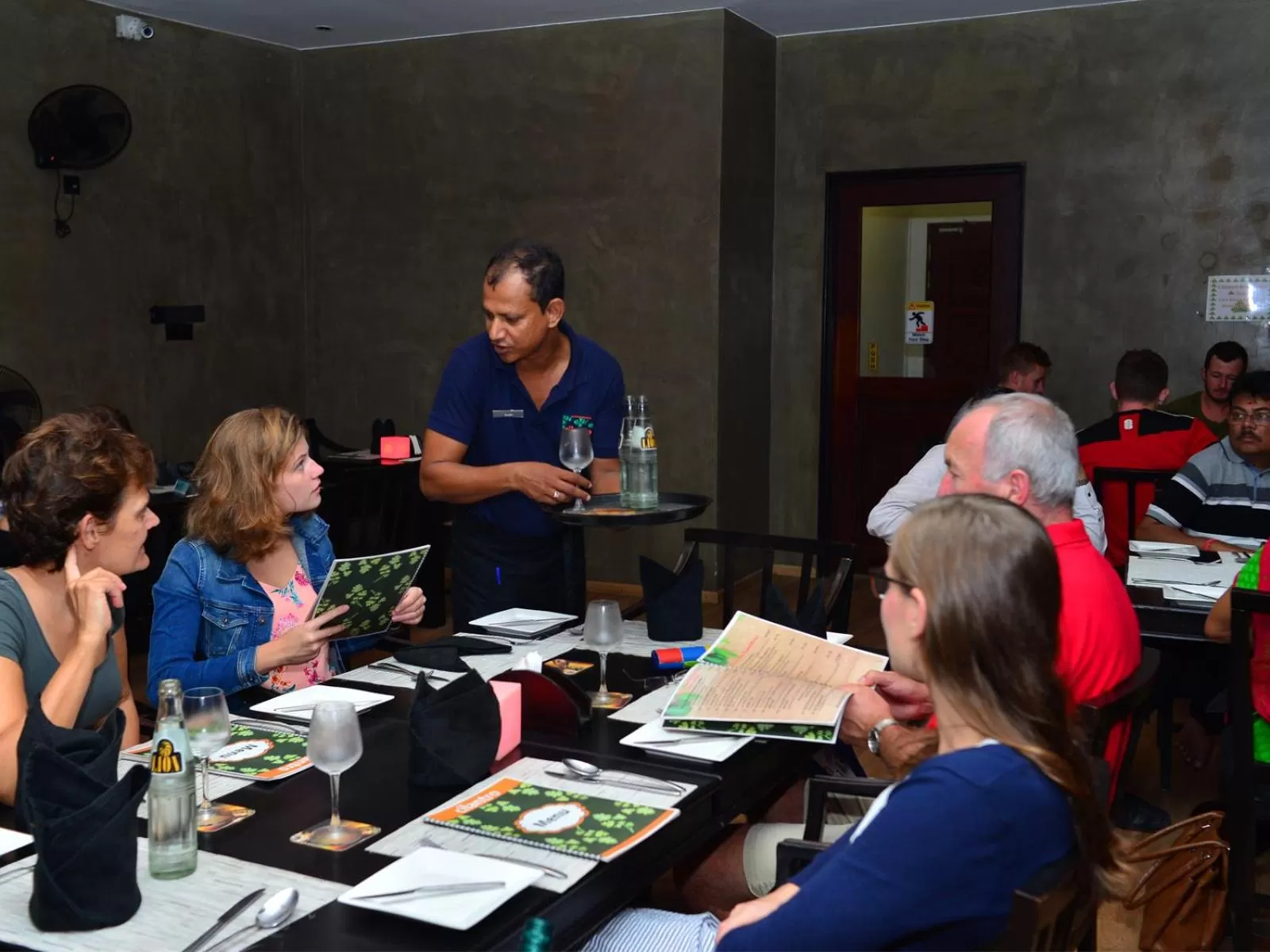 Restaurant/places to eat in Sea Port