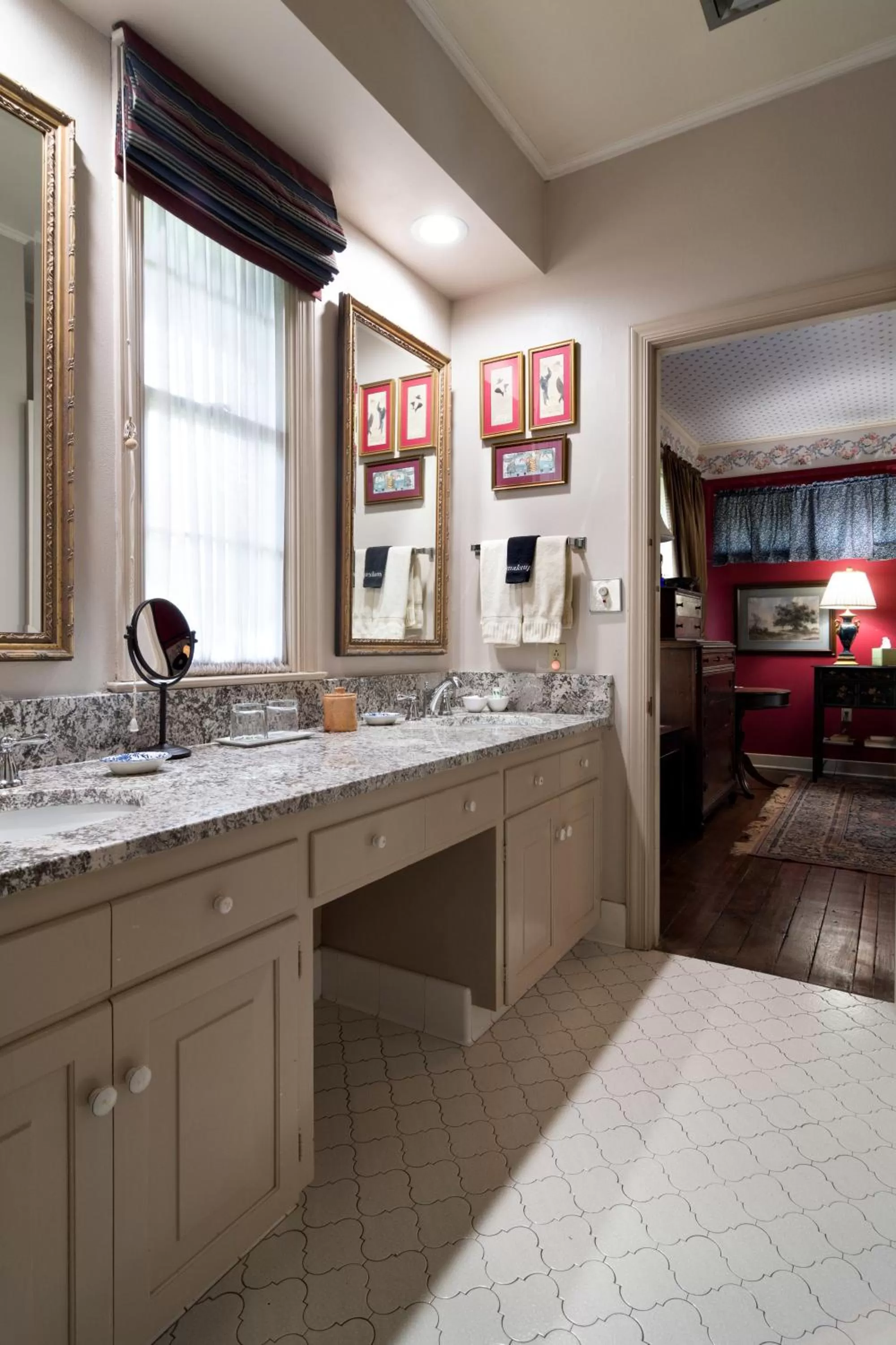 Bathroom, Kitchen/Kitchenette in The Stockade Bed and Breakfast