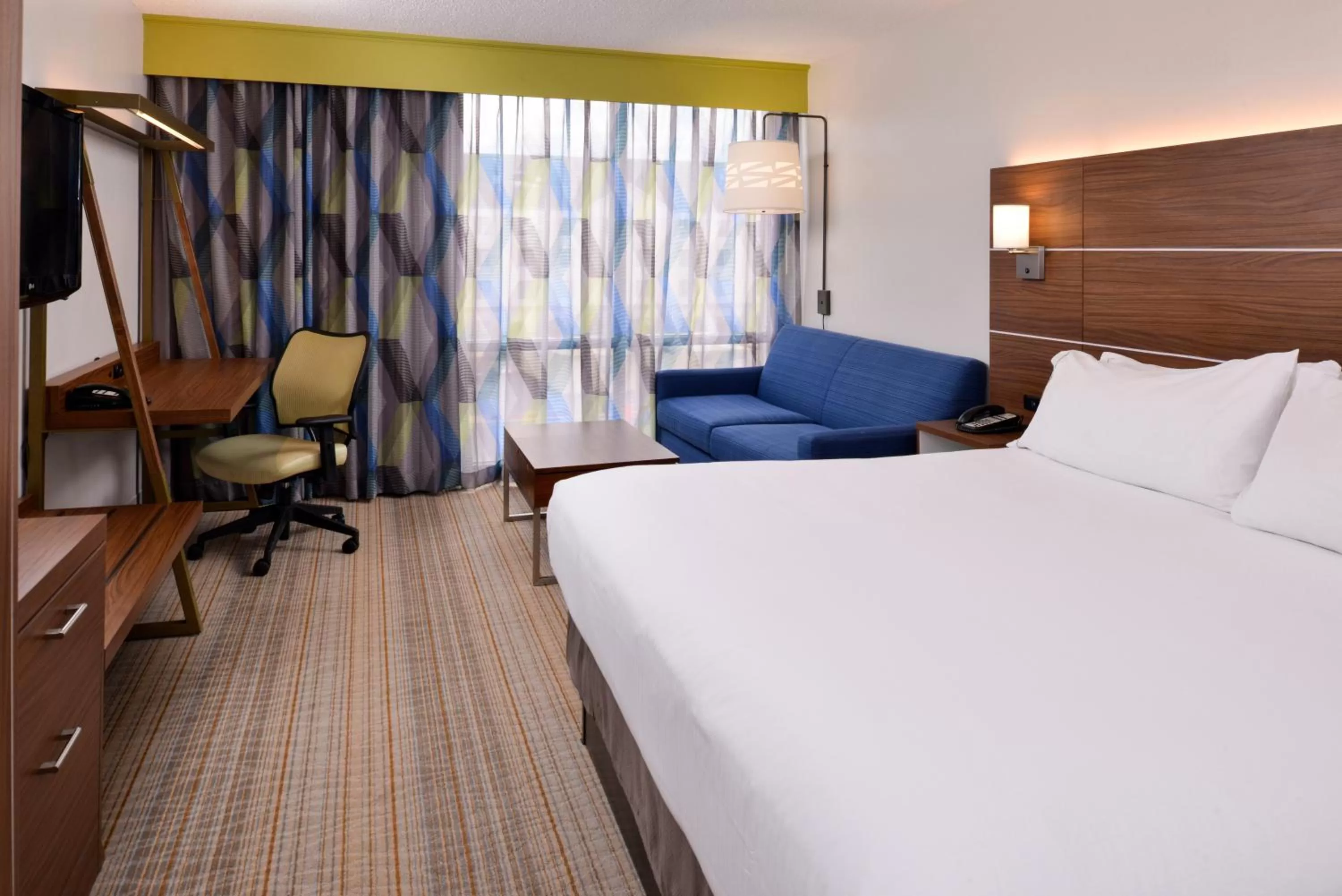 Photo of the whole room, Bed in Holiday Inn Express & Suites Springfield by IHG