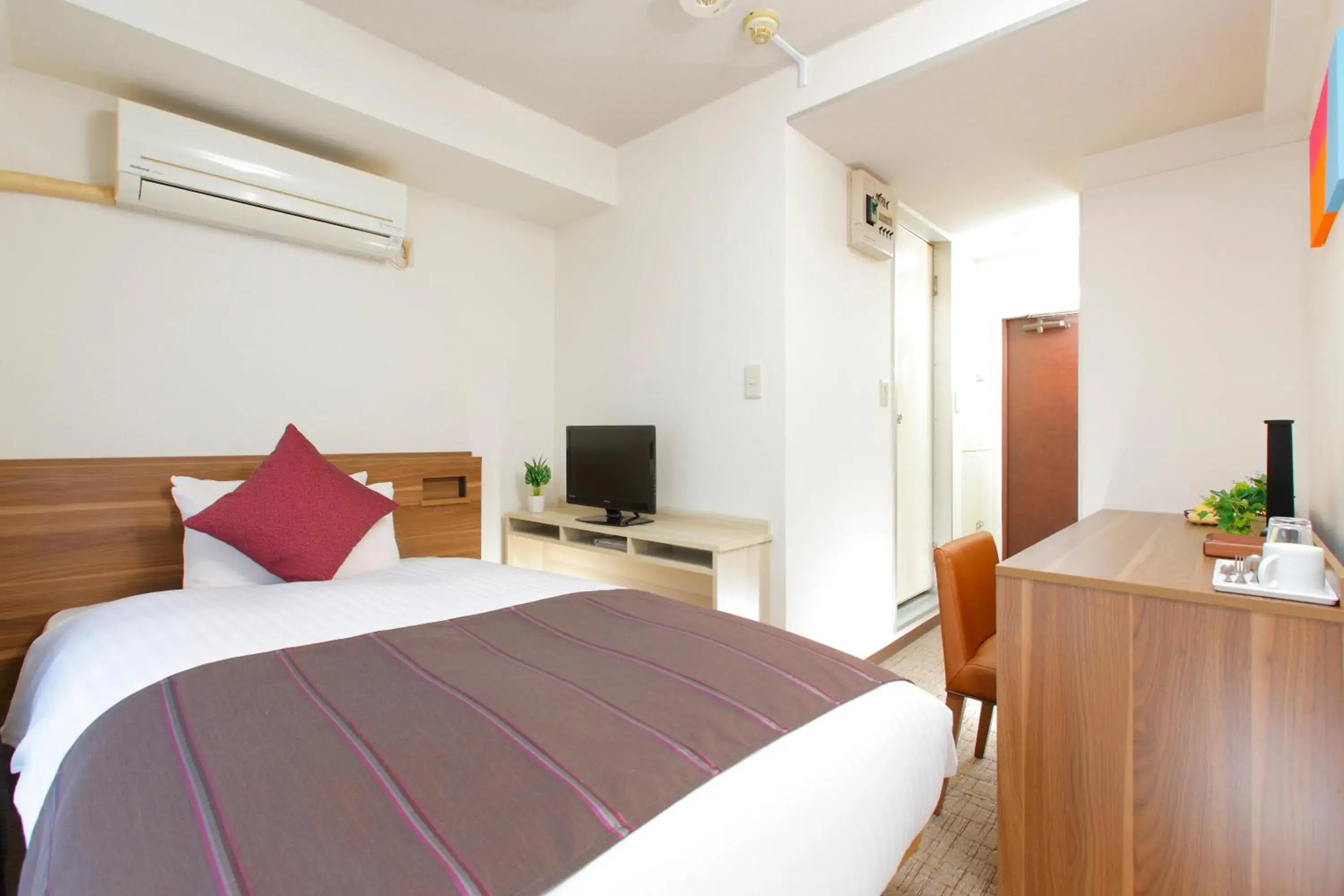 Economy Single Room - single occupancy - House Keeping is Optional with Additional Cost - Smoking in HOTEL MYSTAYS Ueno Iriyaguchi Economy Single Room - single occupancy - House Keeping is Optional with Additional Cost - Smoking in HOTEL MYSTAYS Ueno Iriyaguchi