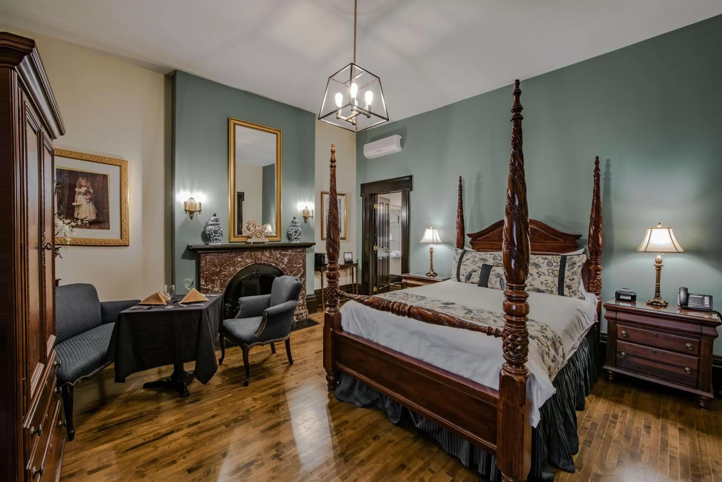 Bedroom, Bed in Le Clos Saint-Louis - Par Aneyro