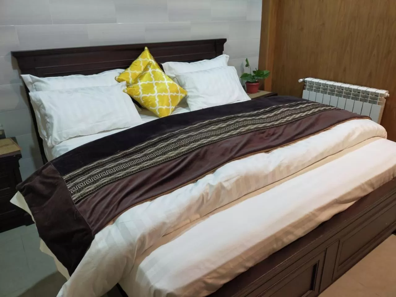 Bed in Shagufta Royal Hotel Murree