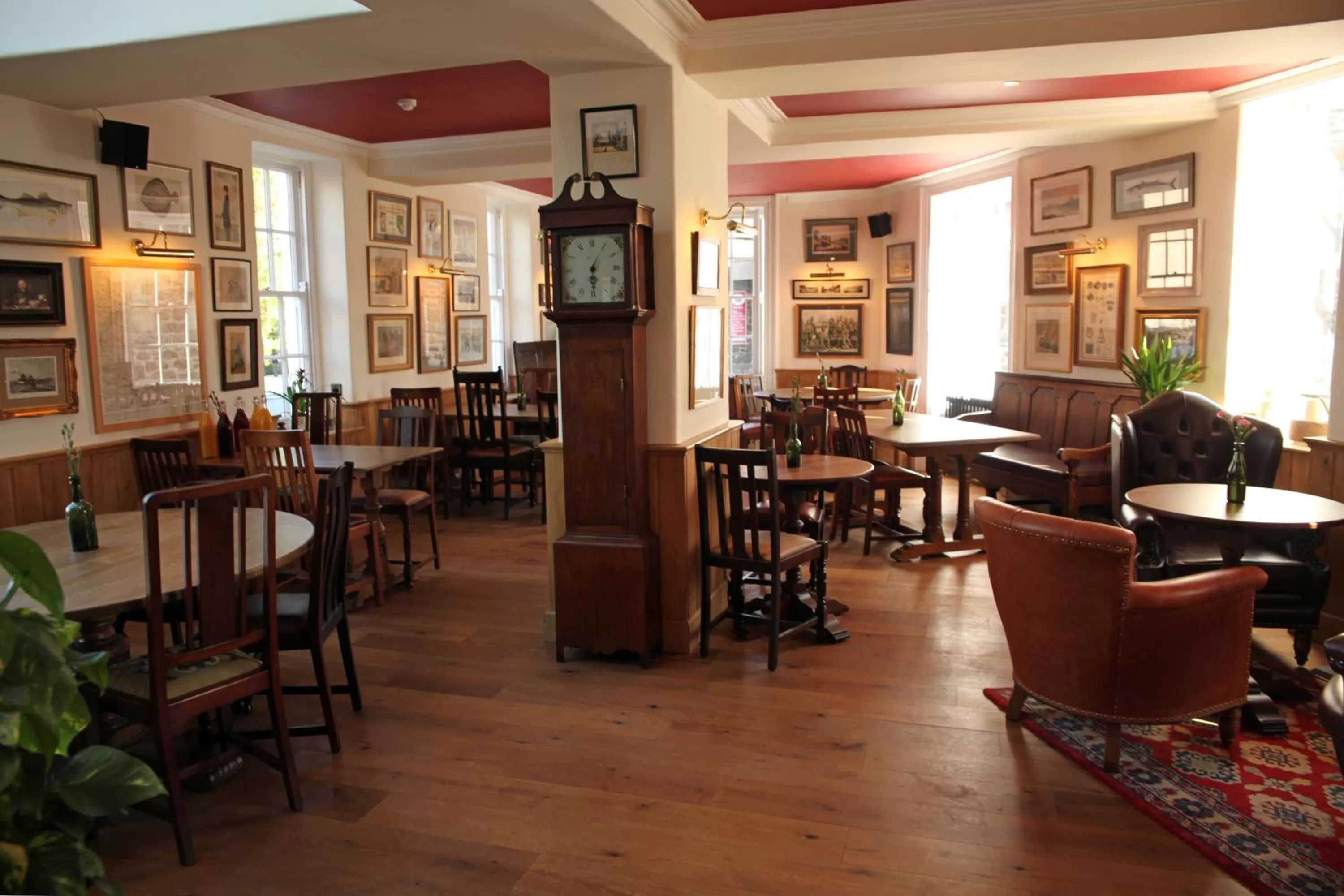 Lounge or bar in The Erskine Arms