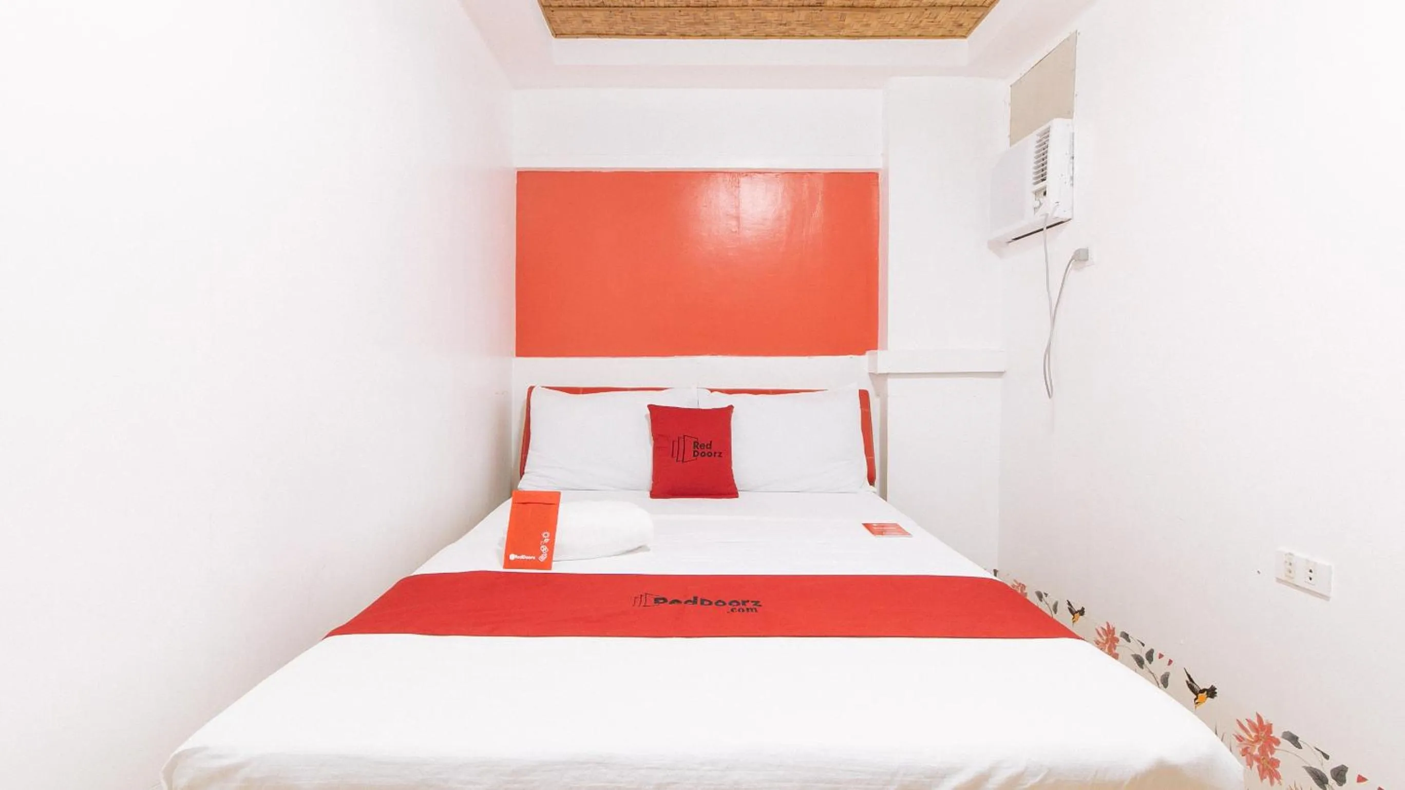 Photo of the whole room, Bed in RedDoorz at DBuilders Rooms Ph1 Taguig