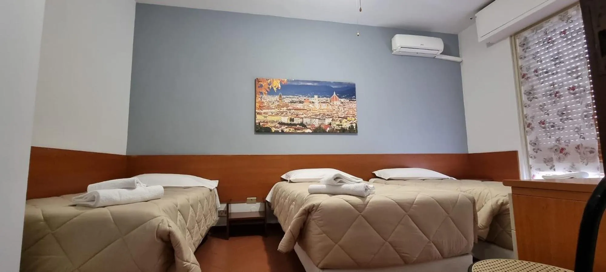 Photo of the whole room, Bed in Hotel Indicatore