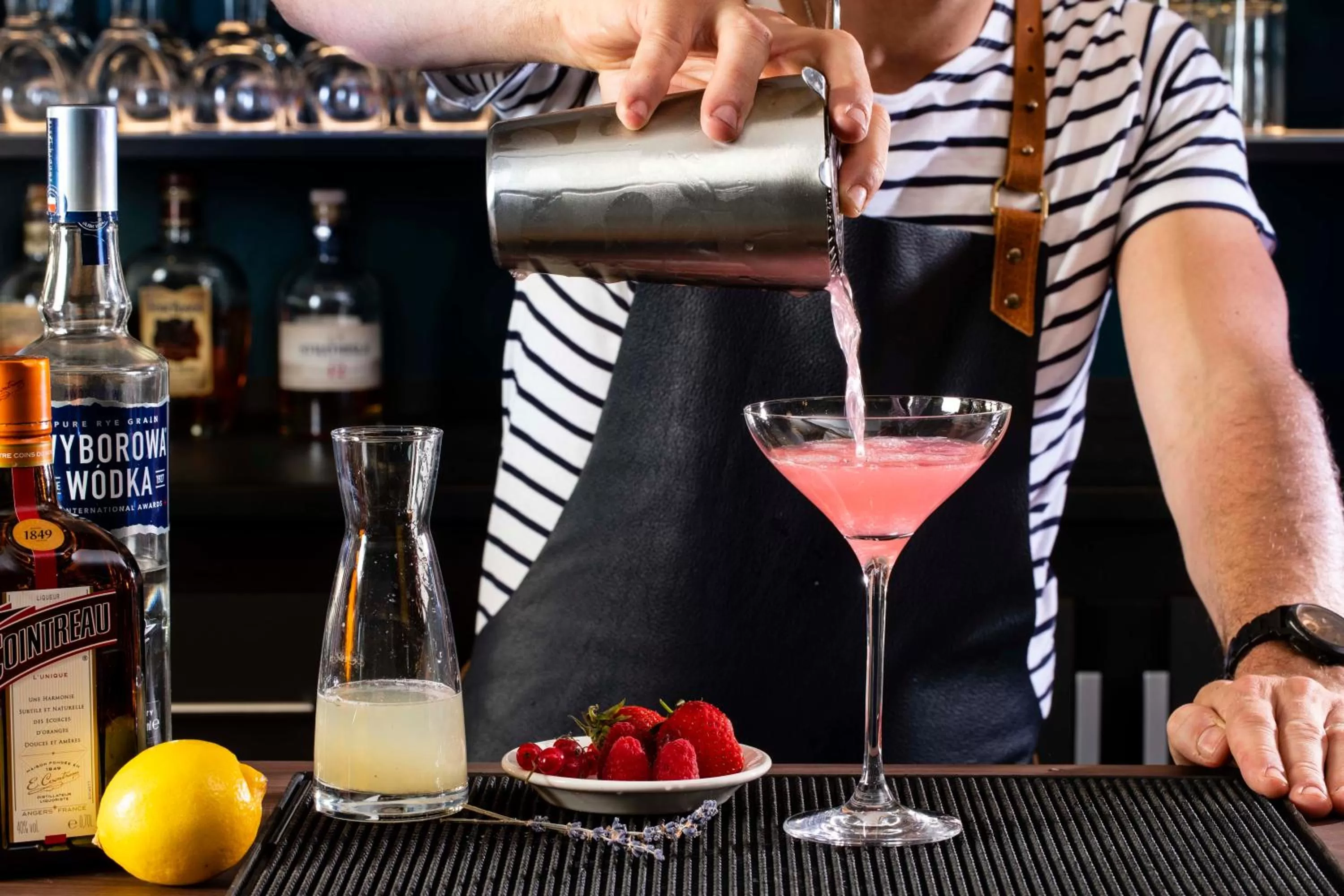 Lounge or bar in Best Western Plus Hotel les Rives du Ter