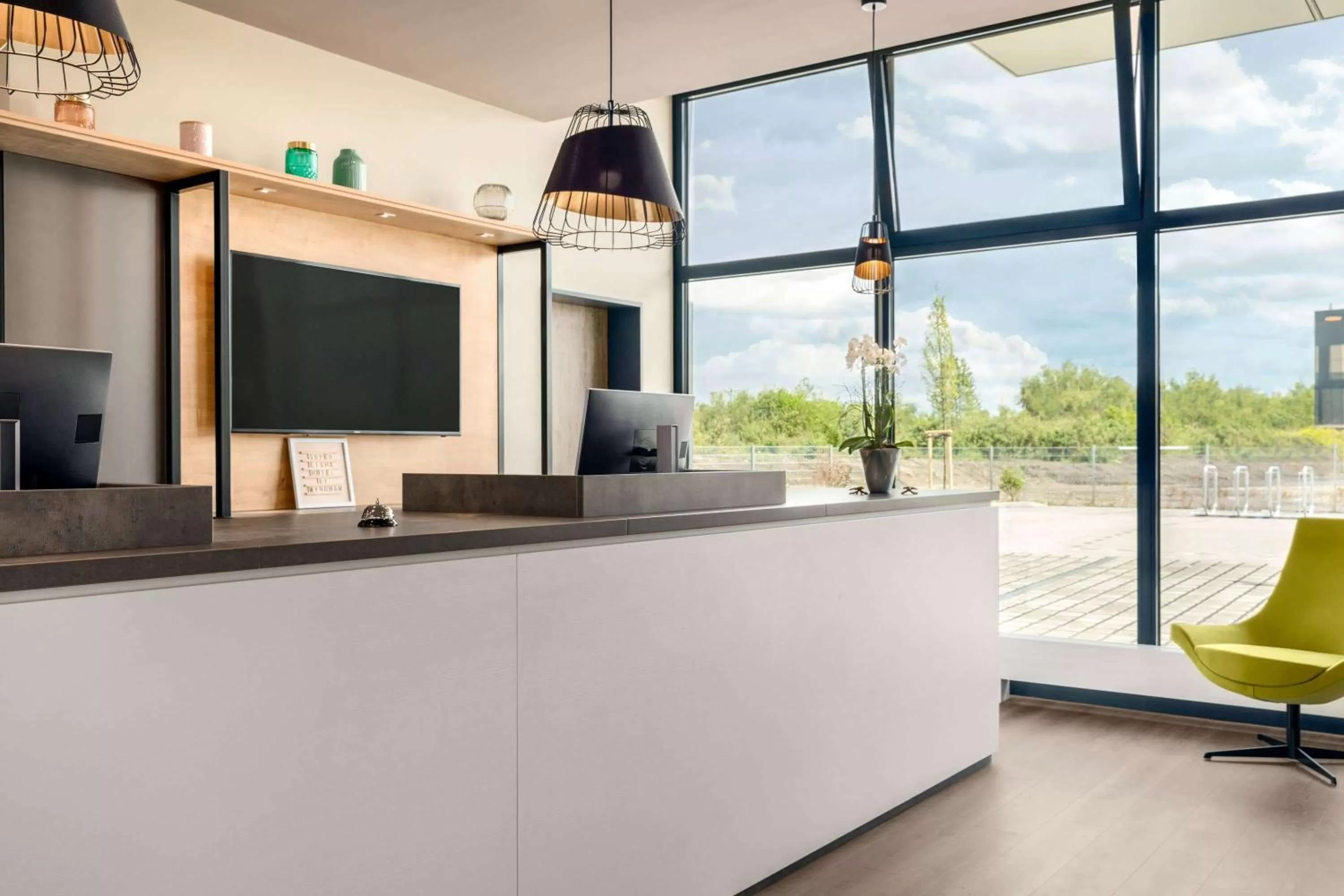 Lobby or reception in Super 8 by Wyndham Oberhausen am Centro