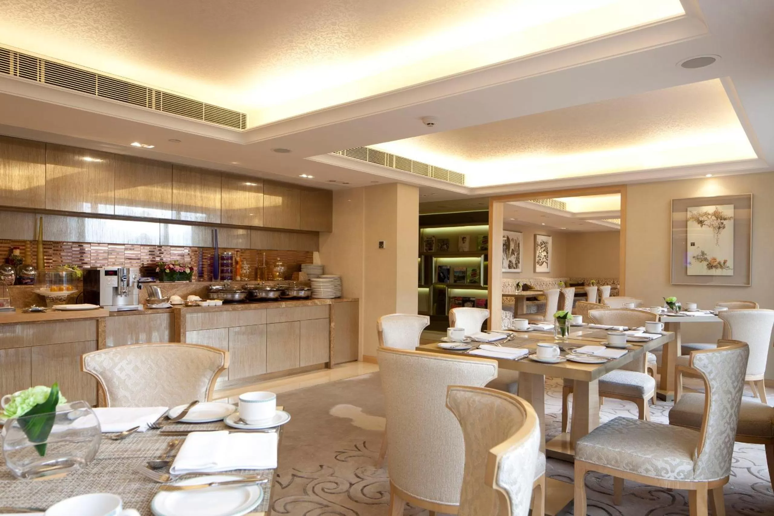 Lounge or bar in The Royal Garden