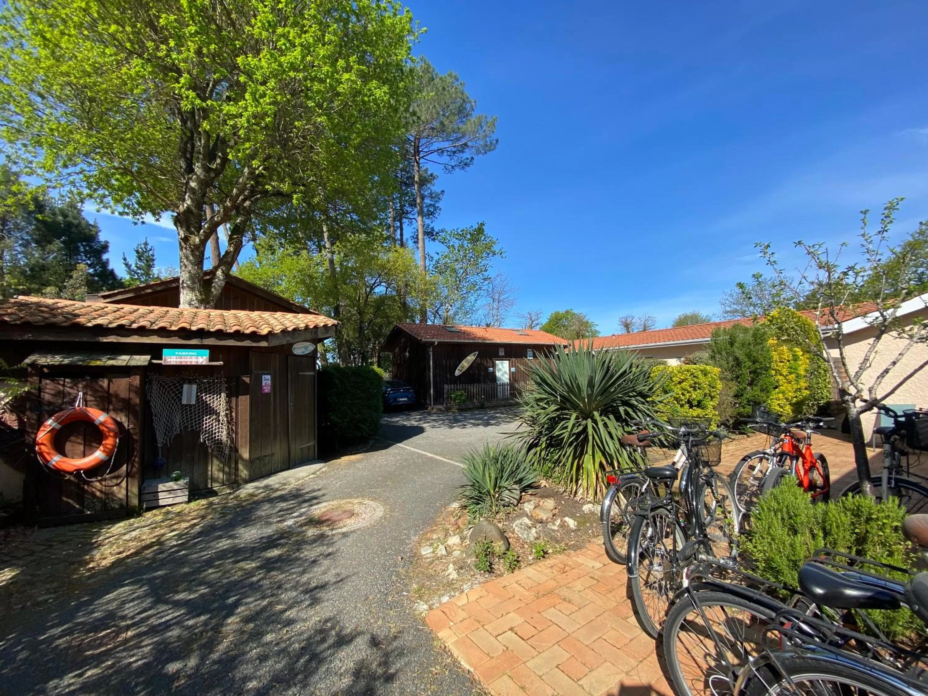 Parking, Property Building in VILLA HERBERT Chambres d'hôtes Gîte Soirée étape