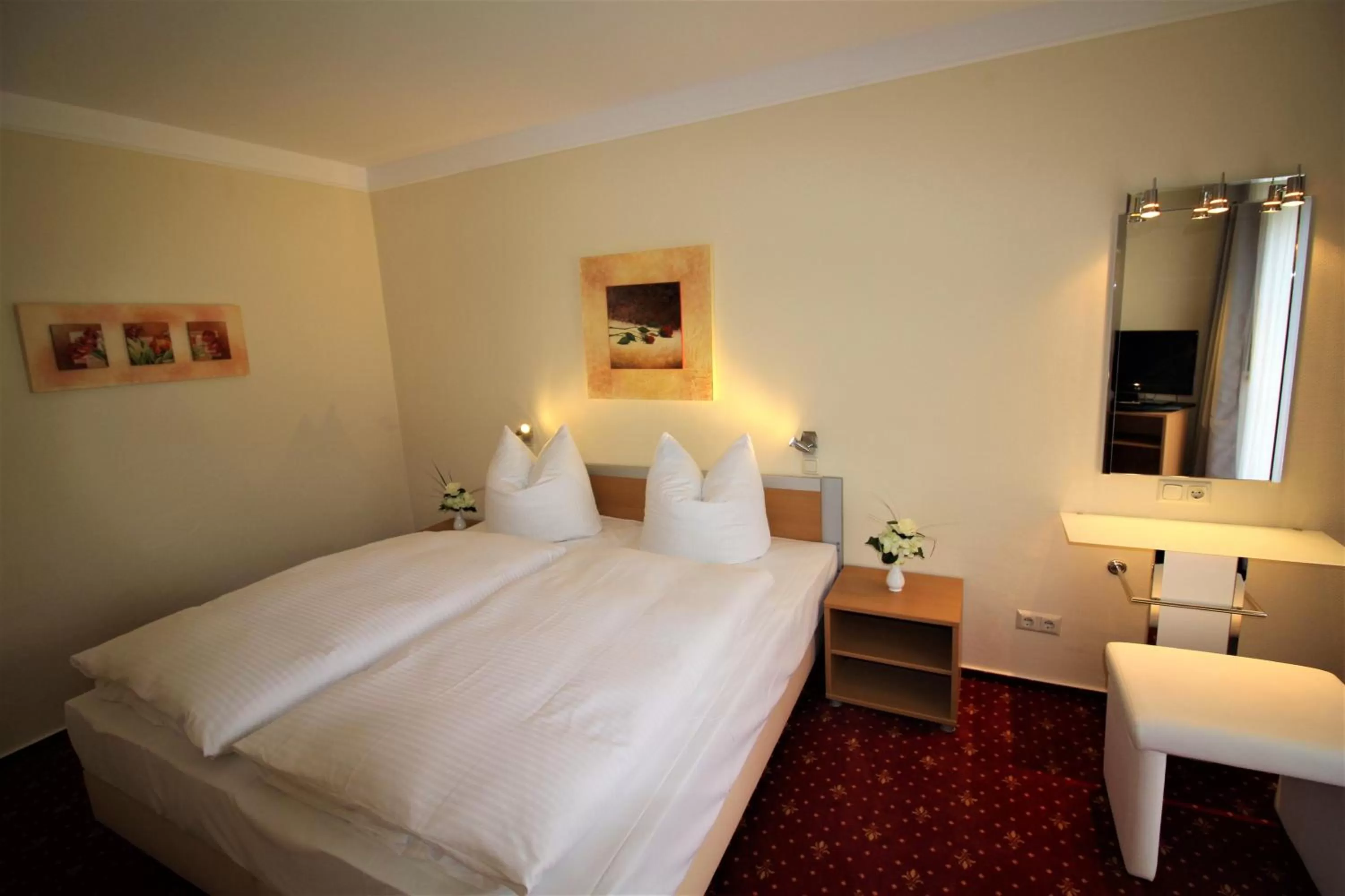 Photo of the whole room, Bed in Parkhotel Klüschenberg