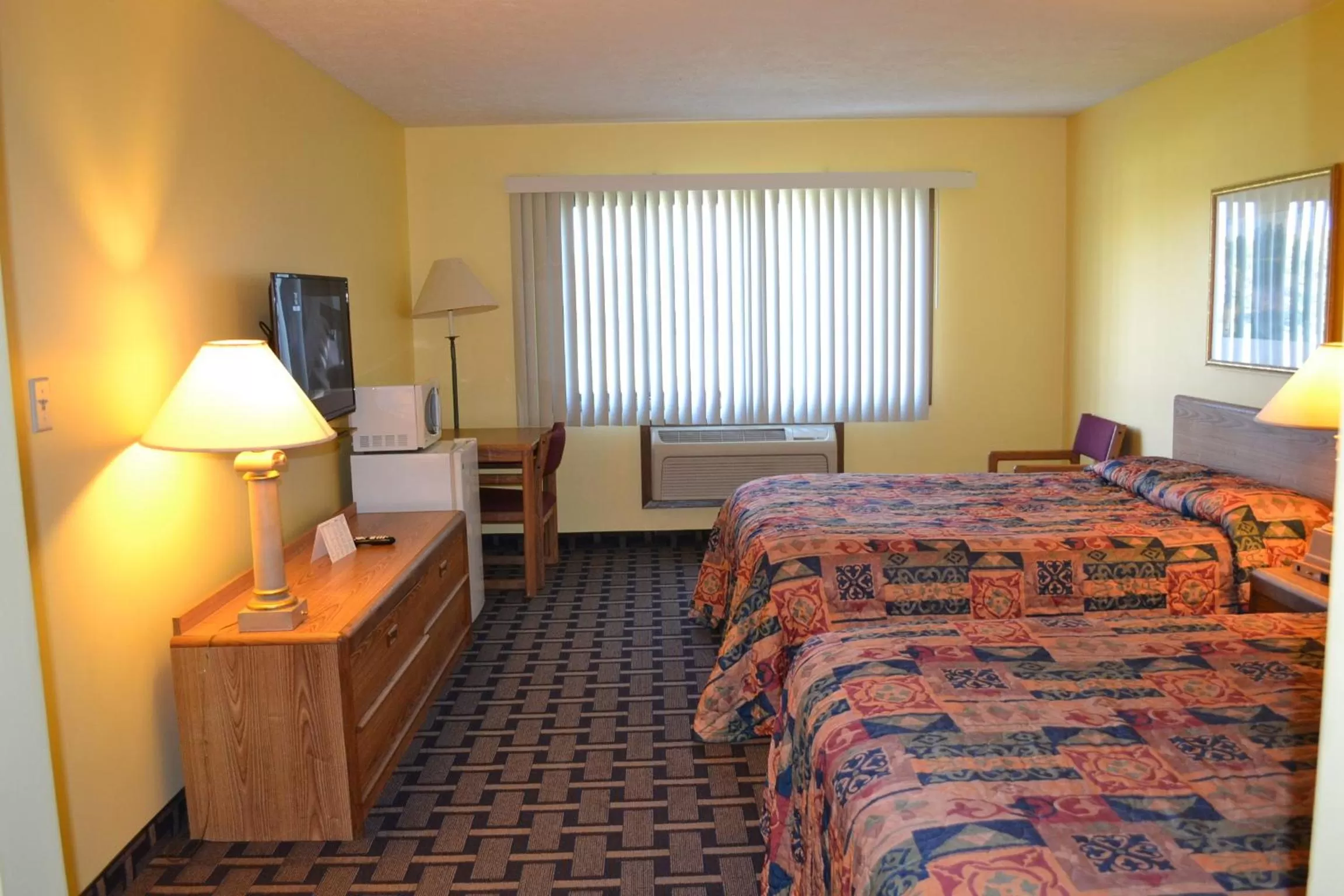 Photo of the whole room, Bed in Sky Lodge Inn & Suites - Delavan