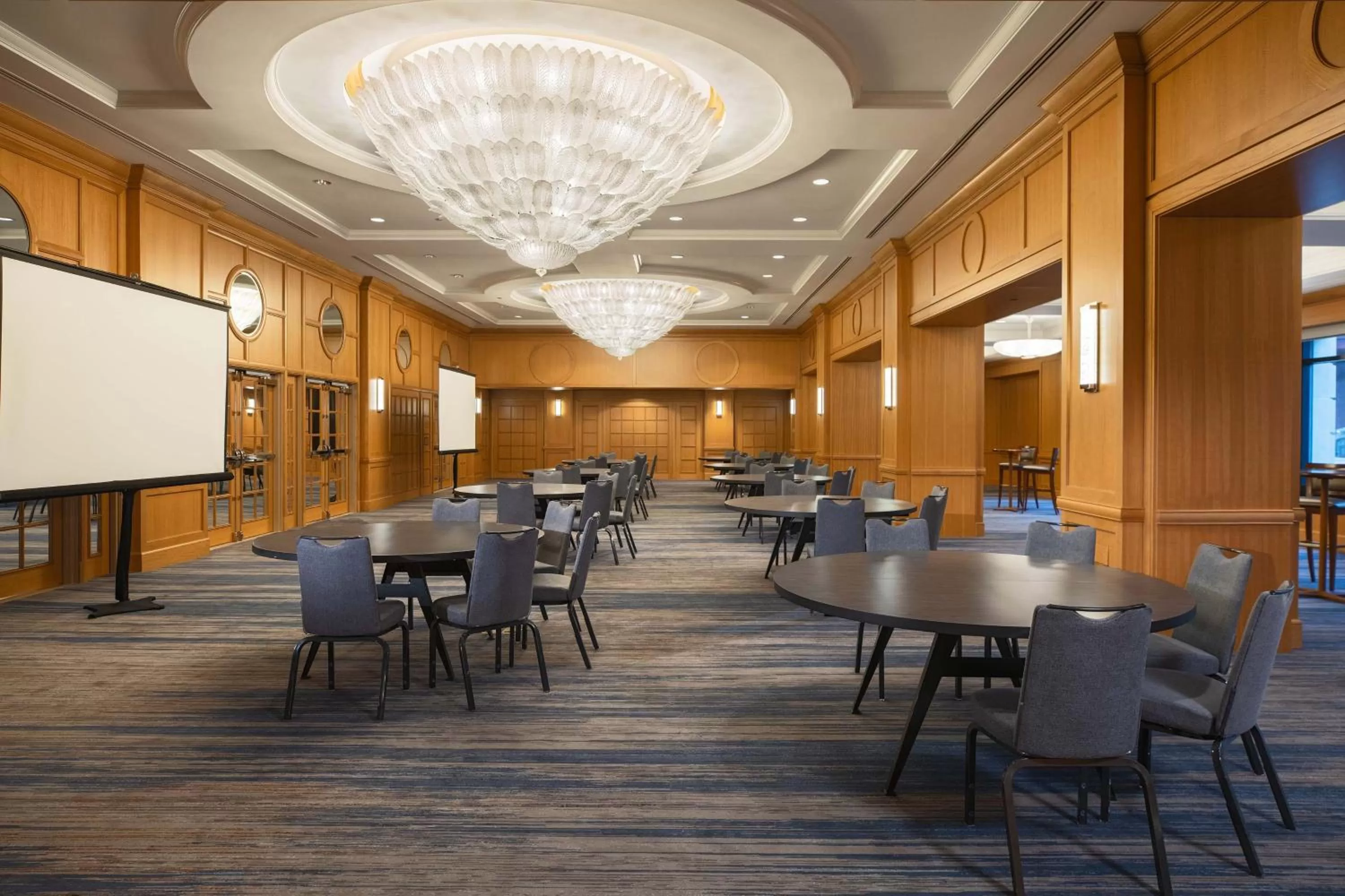 Lounge or bar in The Westin Chicago River North