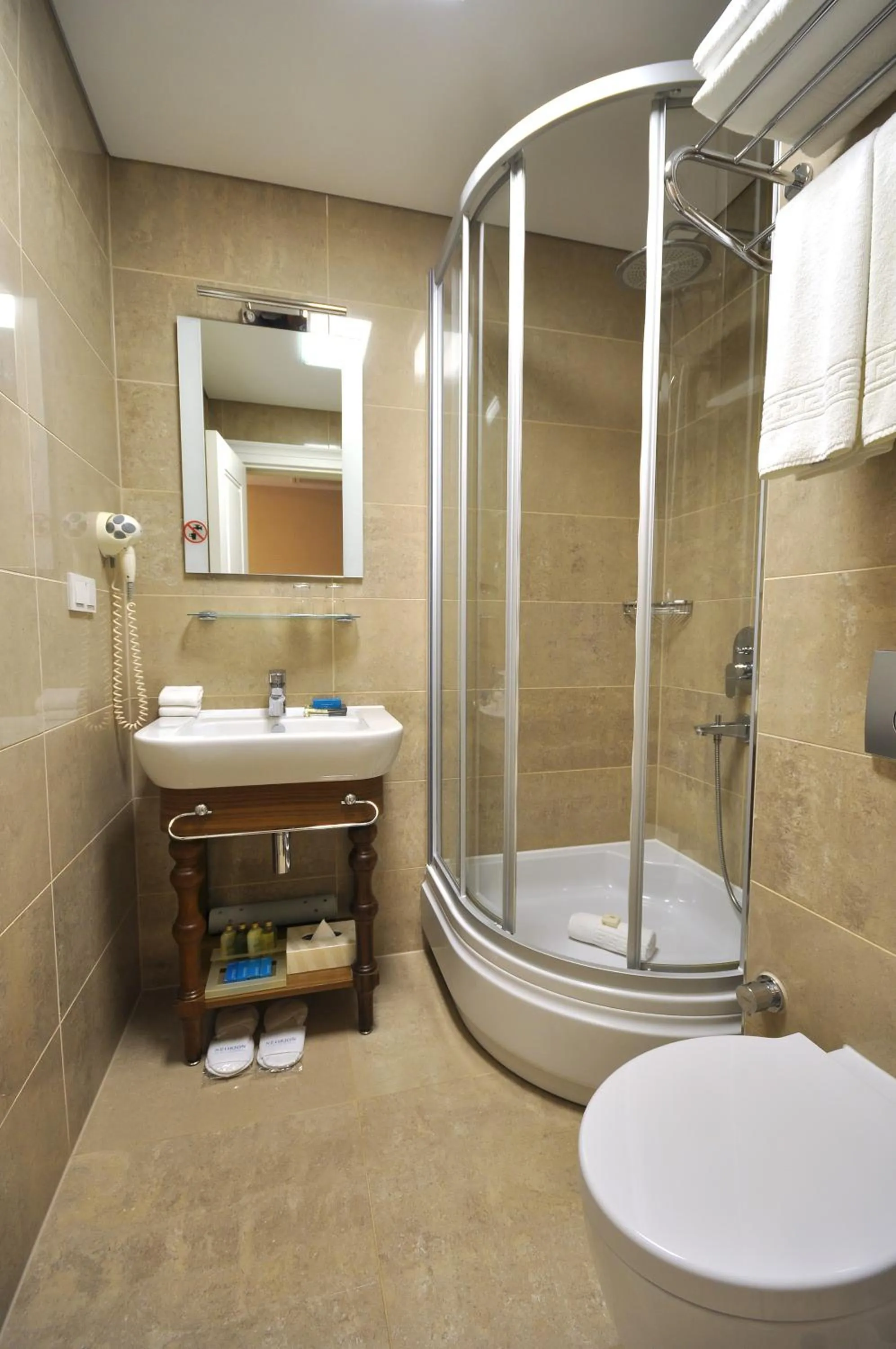 Shower in Neorion Hotel - Special Class