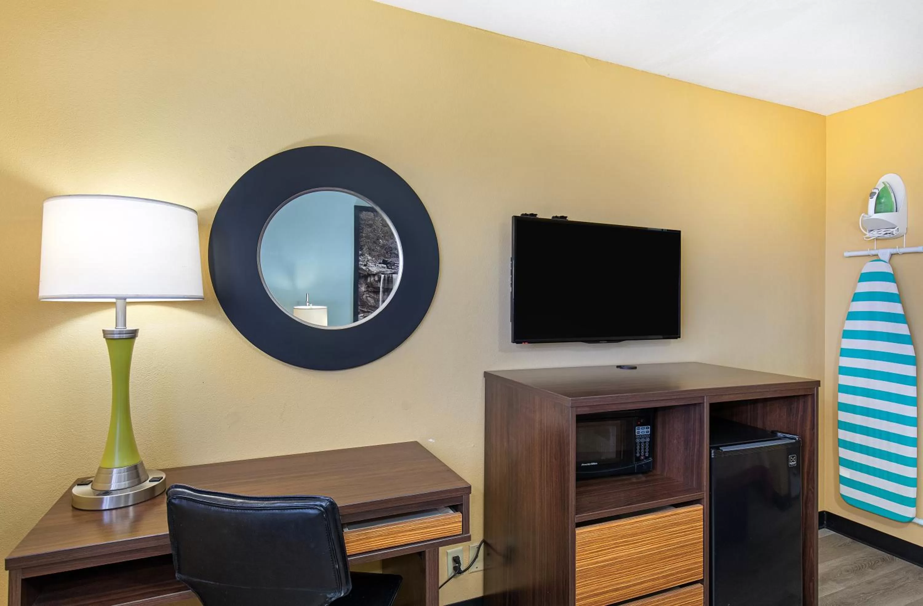 TV and multimedia in Super 8 by Wyndham Eddyville/Kuttawa