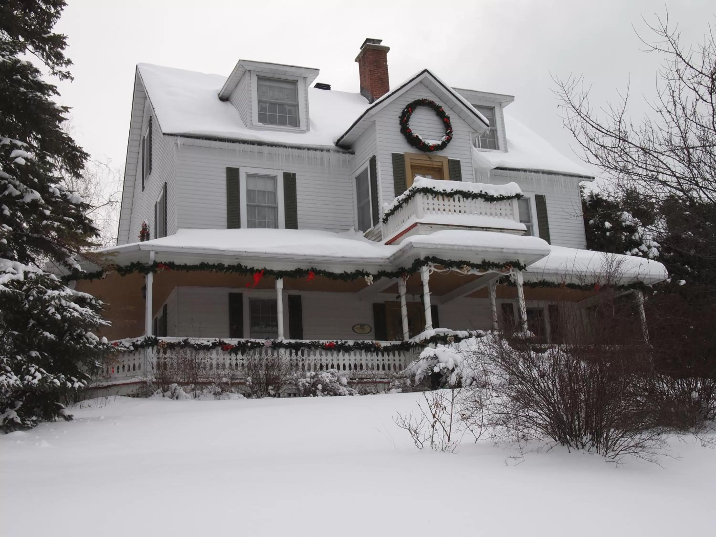 Facade/entrance, Winter in Au Manoir de la rue Merry
