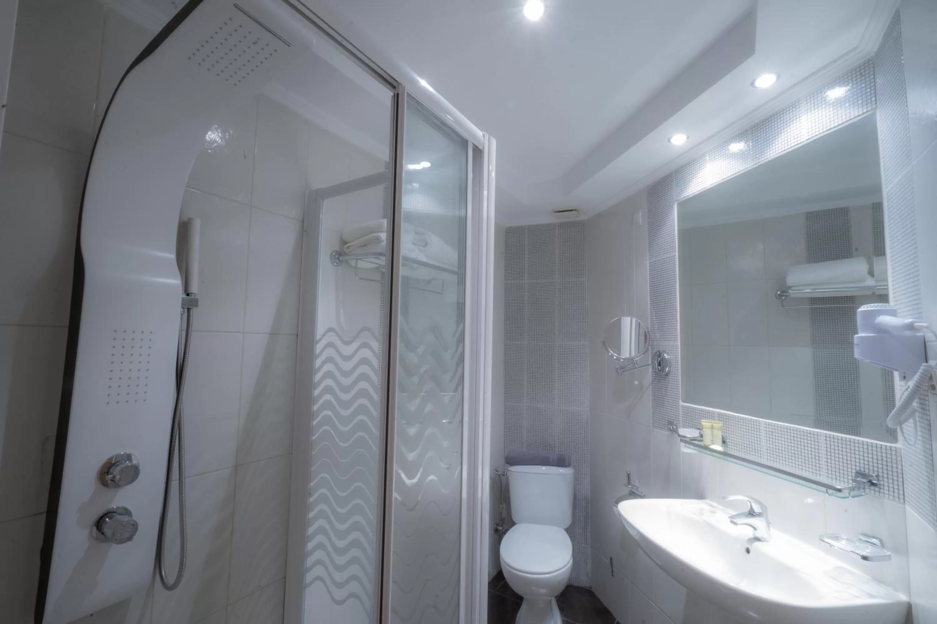 Shower in Pantelidis Hotel & Spa