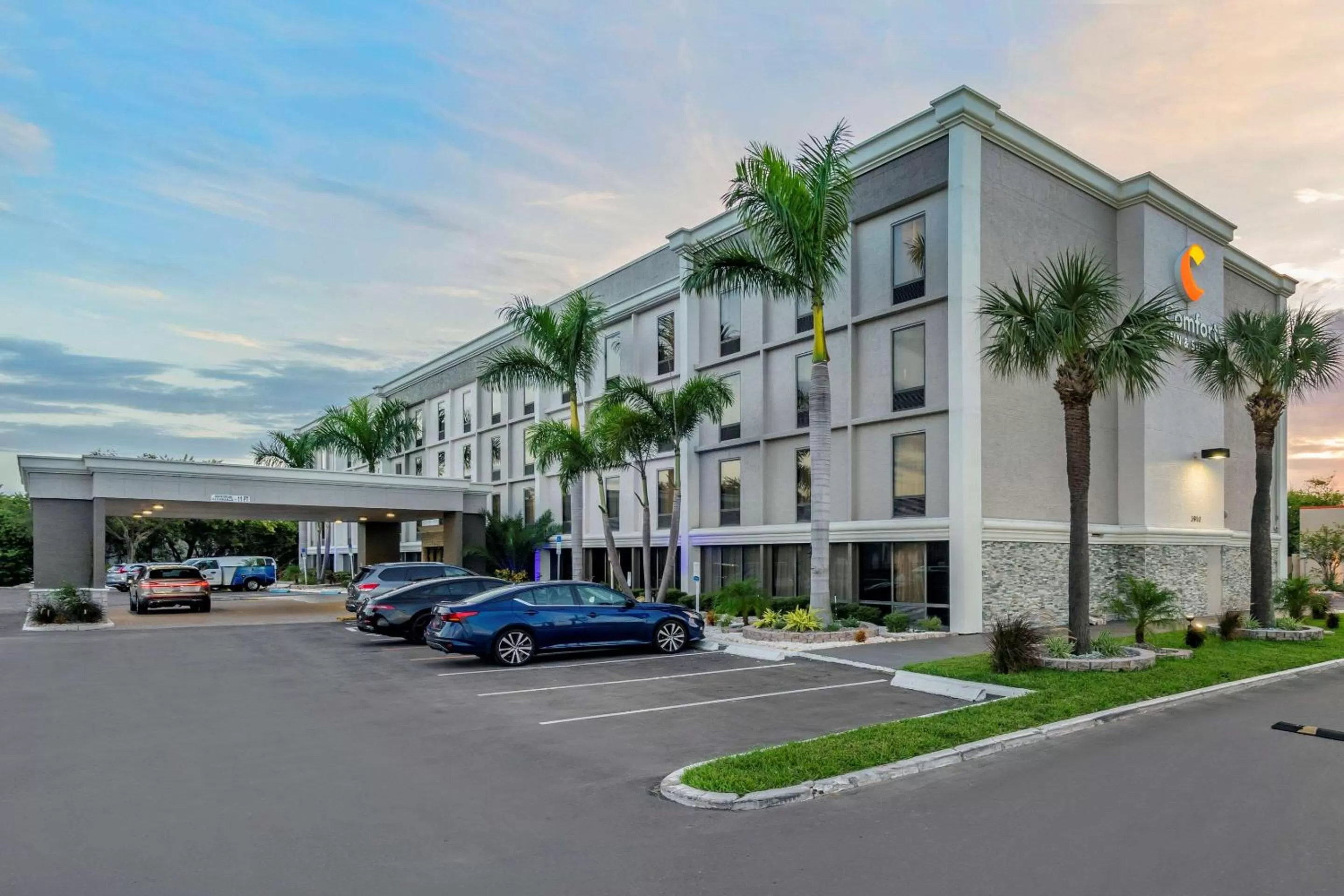 Property building in Comfort Inn & Suites St Pete - Clearwater International Airport