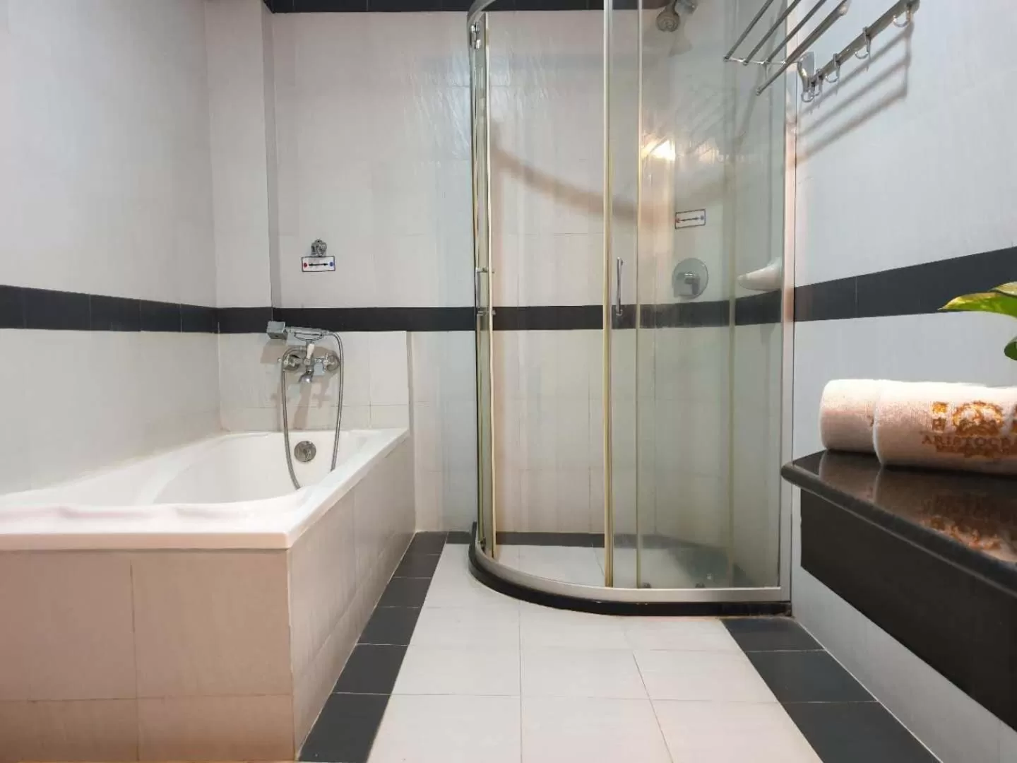 Shower in Aristocrat Residence & Hotel
