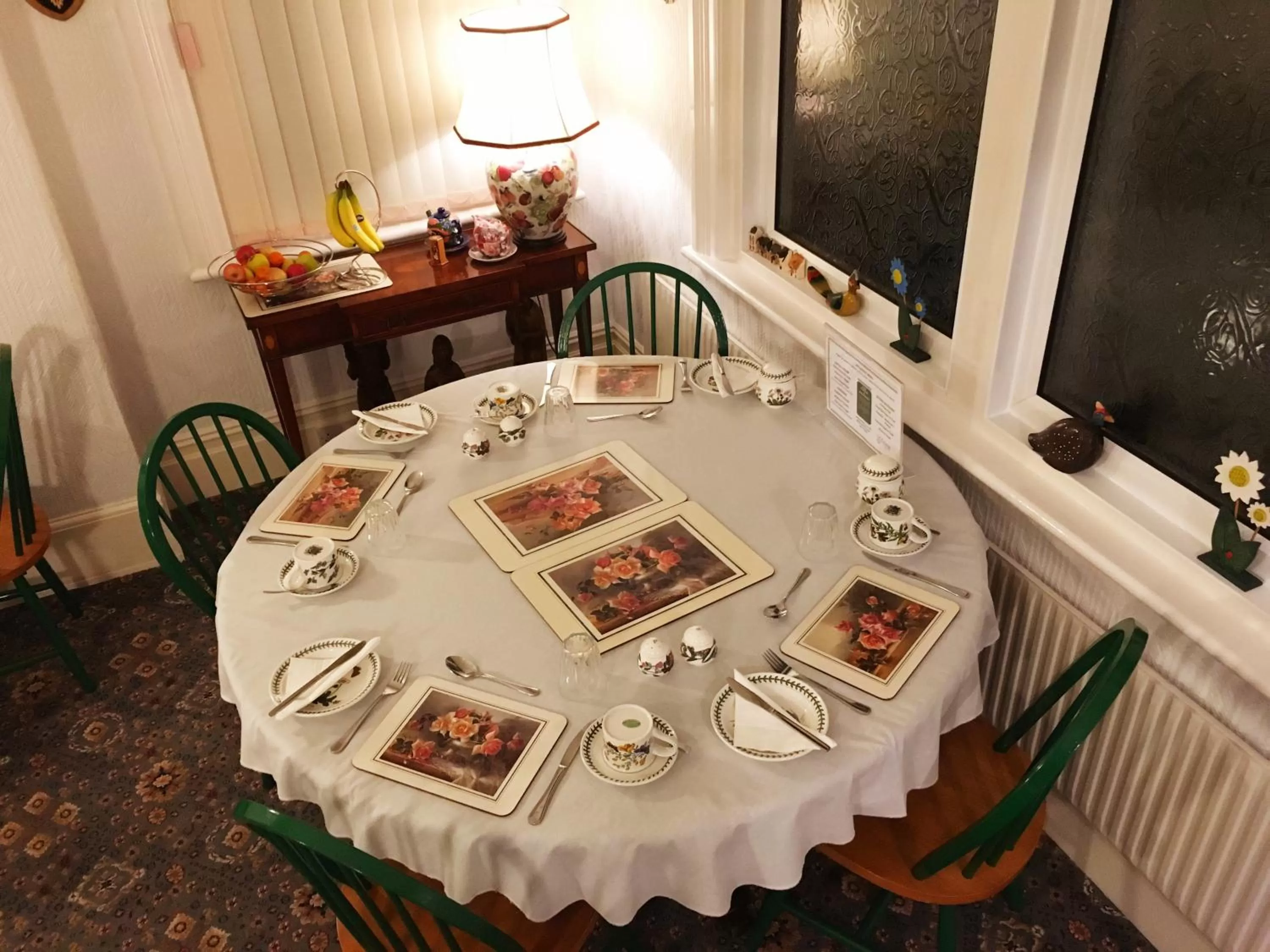 Dining area in The Gaydon