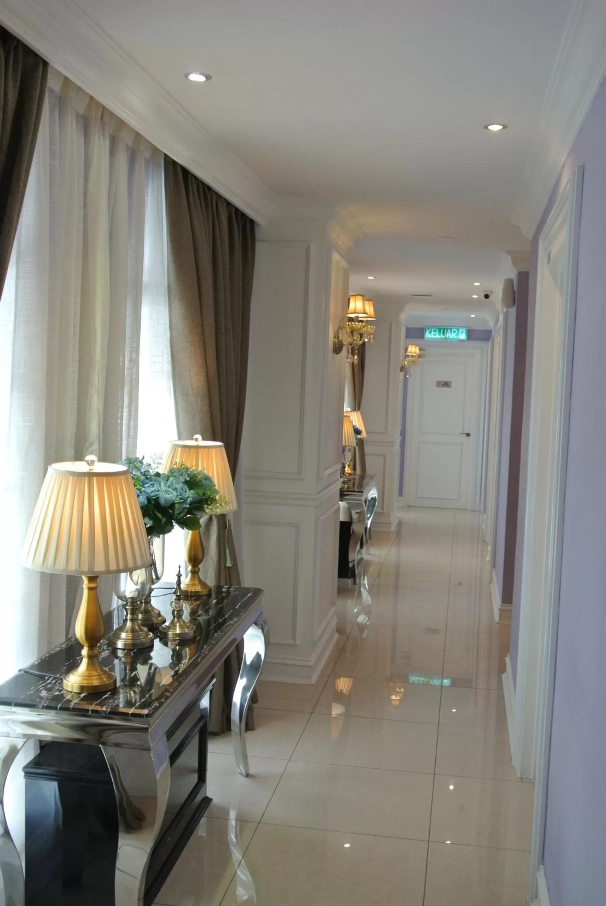 1 Day Car Hotel Station 18