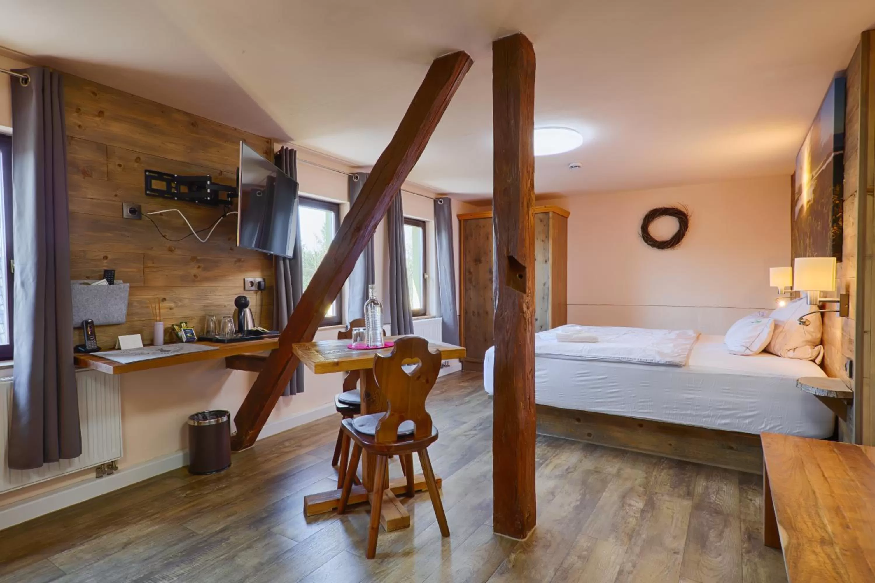 Photo of the whole room, Bed in Sennerhütte Landhotel