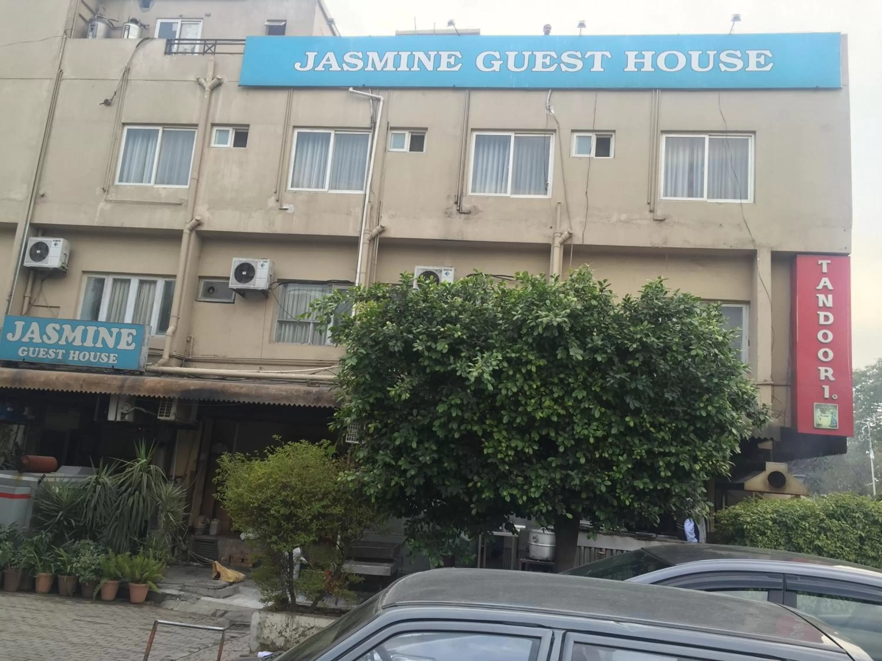 Facade/entrance in Jasmine Inn