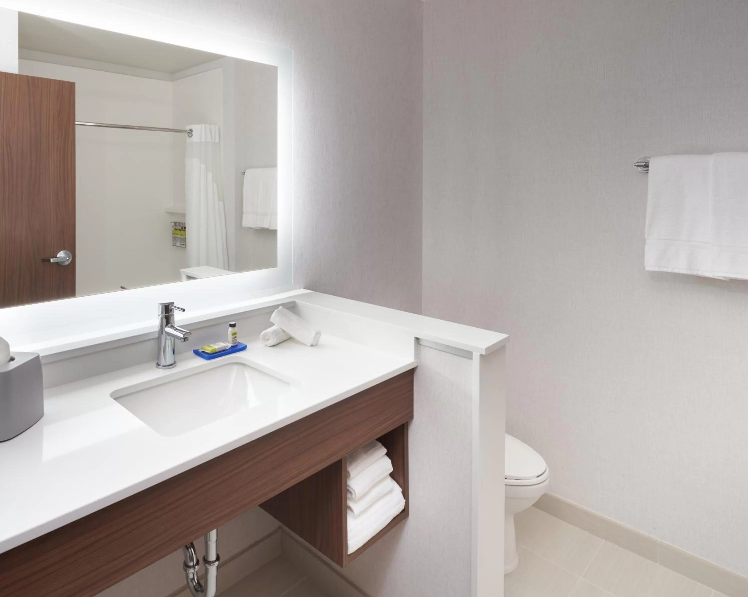 King Room with Tub - Mobility Accessible/Non-Smoking in Holiday Inn Express Doral Miami, an IHG Hotel