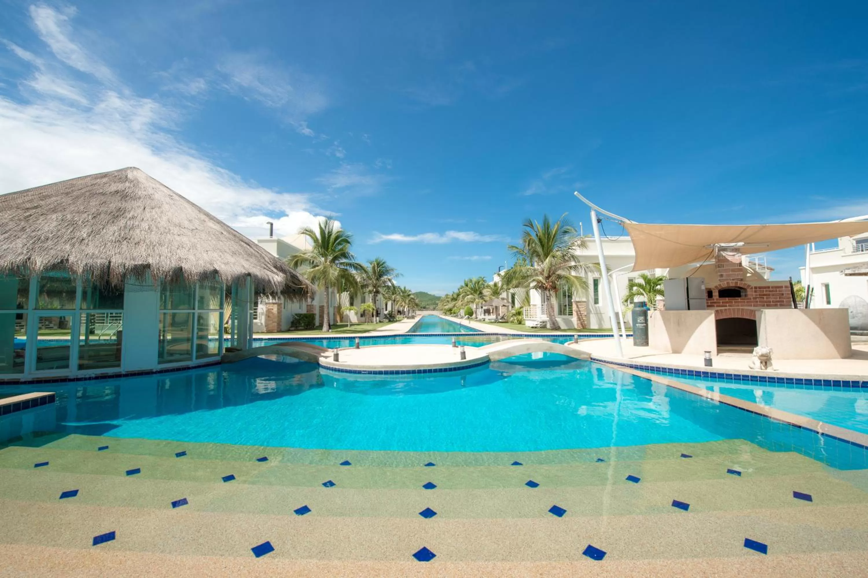 Swimming pool in Oriental Beach Pearl Resort