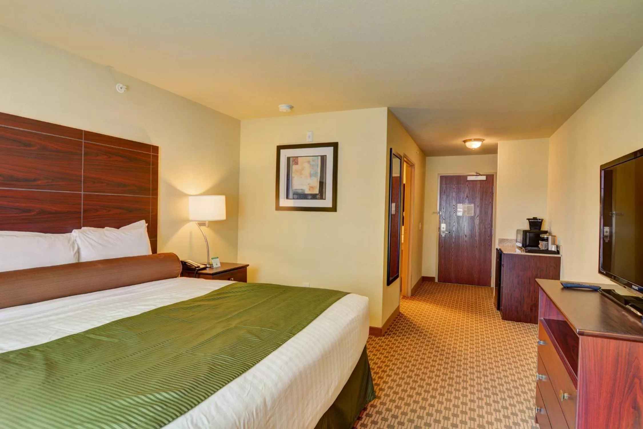Bedroom in Cobblestone Hotel & Suites - Punxsutawney