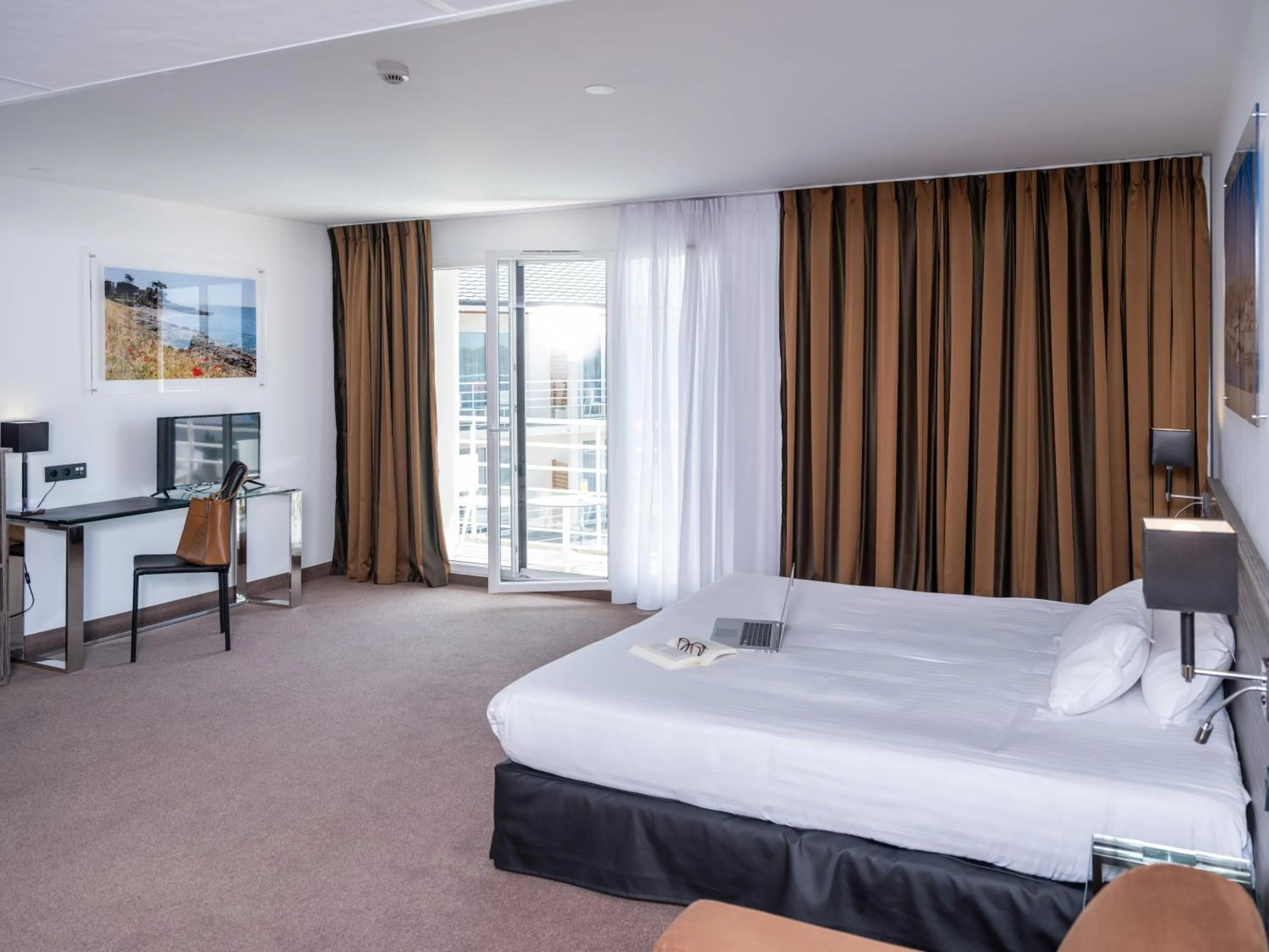 Bed in Golden Tulip La Baule Hotel and Residence