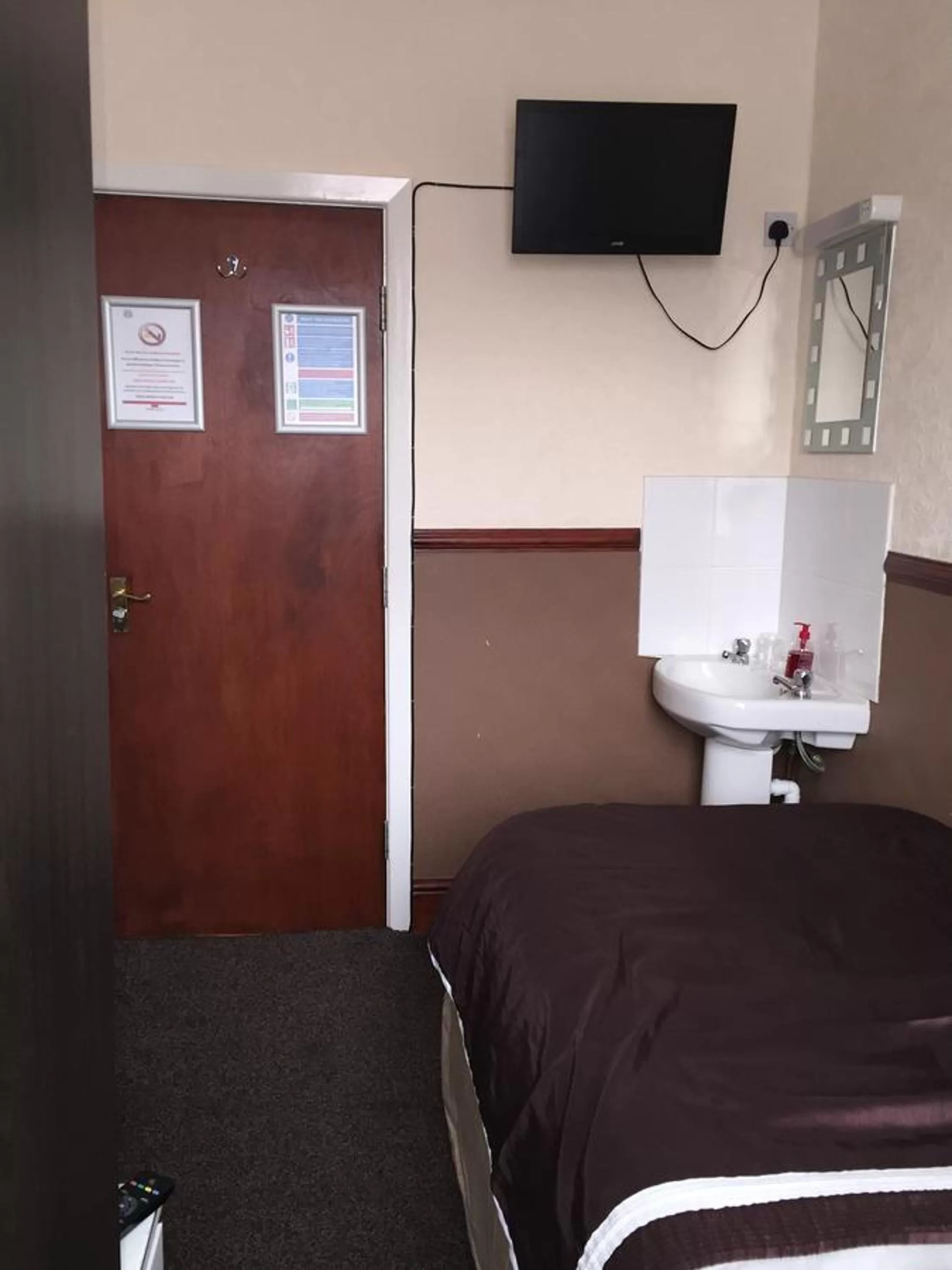 Property building, Bed in The Trentham Hotel