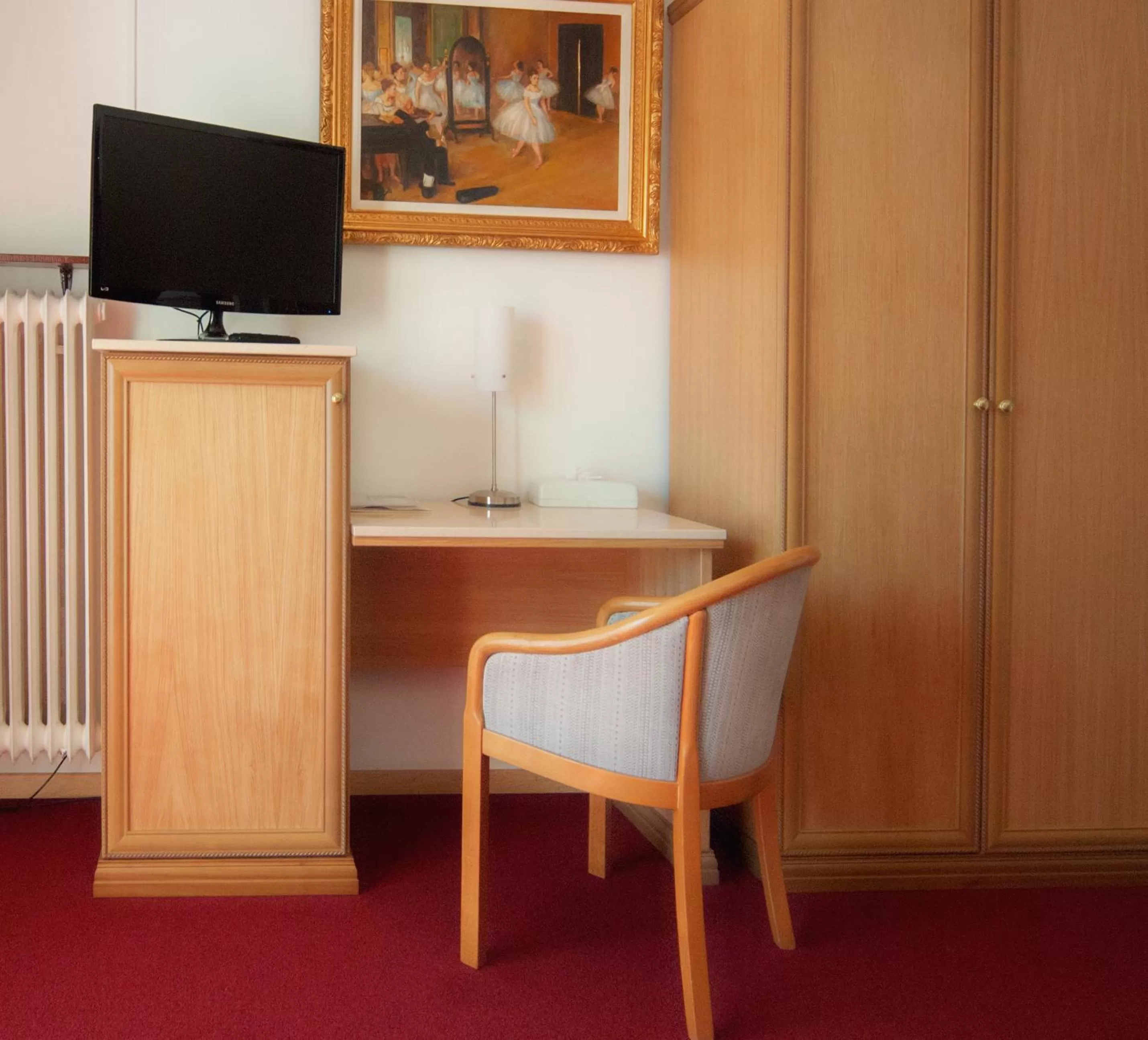 TV and multimedia in Hotel Dischma - FREE BUS AND TRAIN TICKET