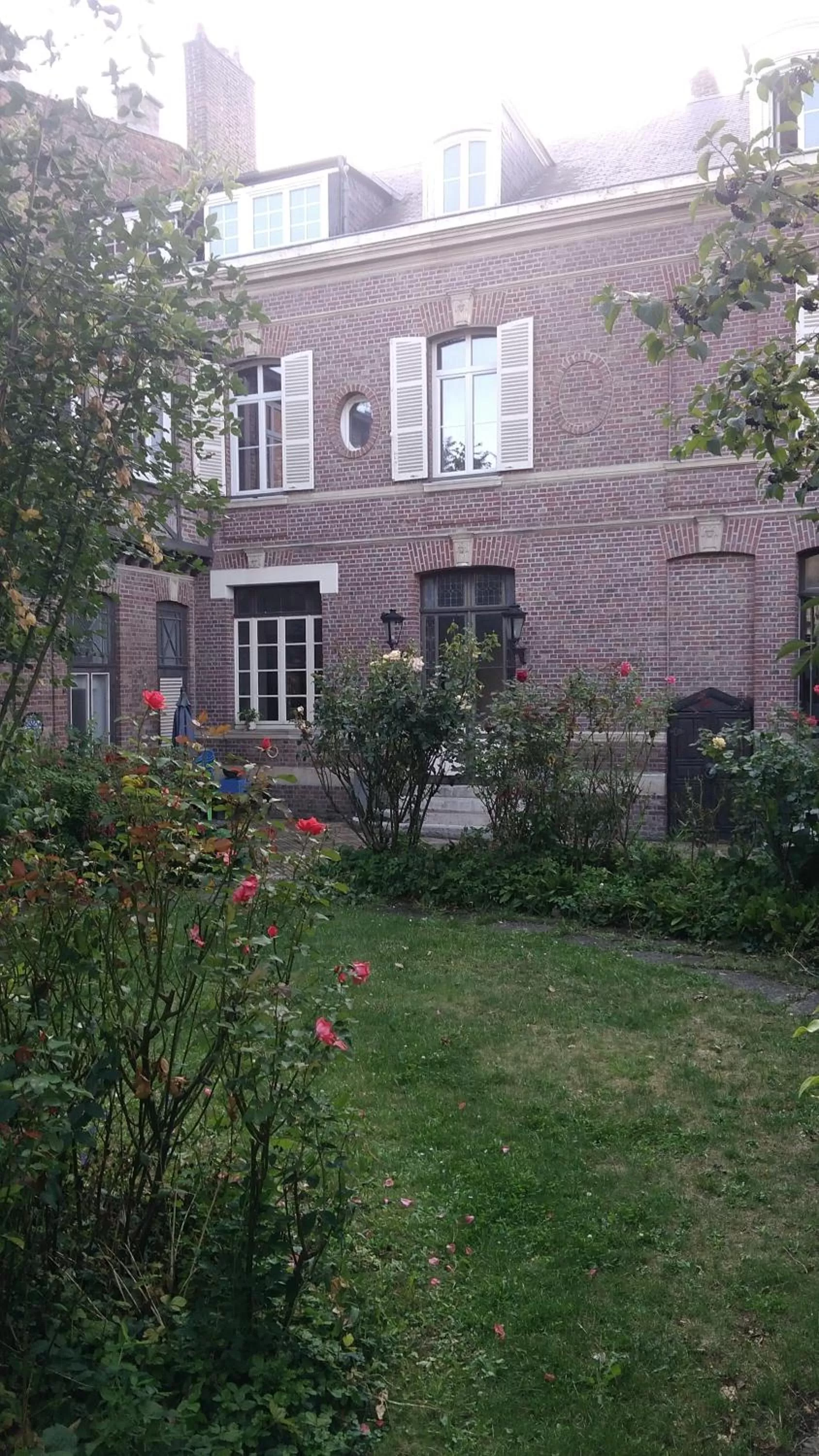 Property building in Jules Verne