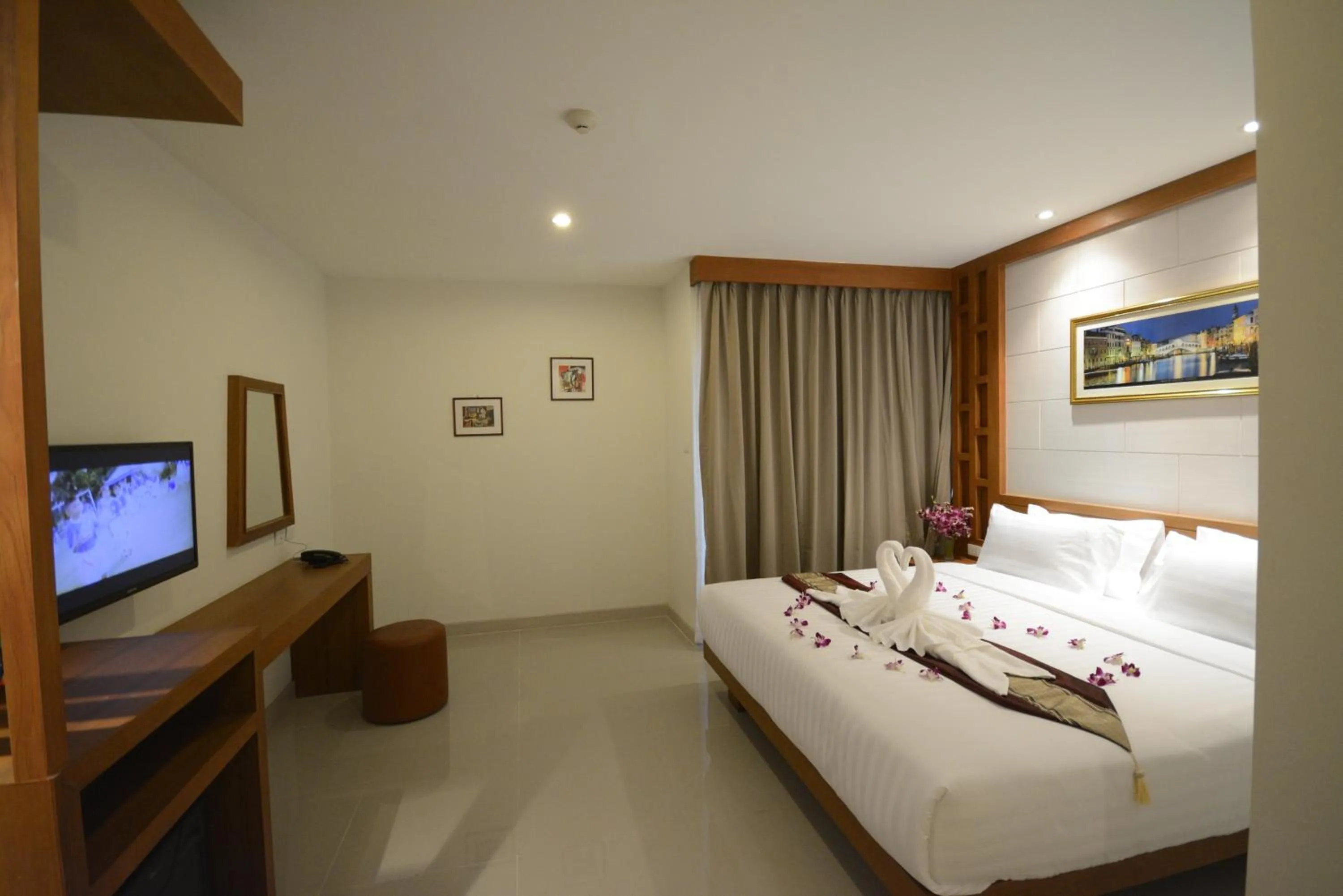 Bed in The Patong Center Hotel