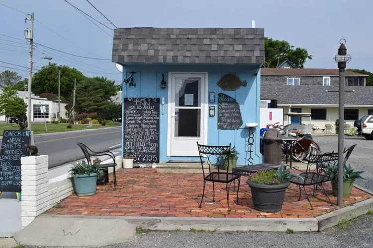 Patio in Wachapreague Inn - Motel Rooms
